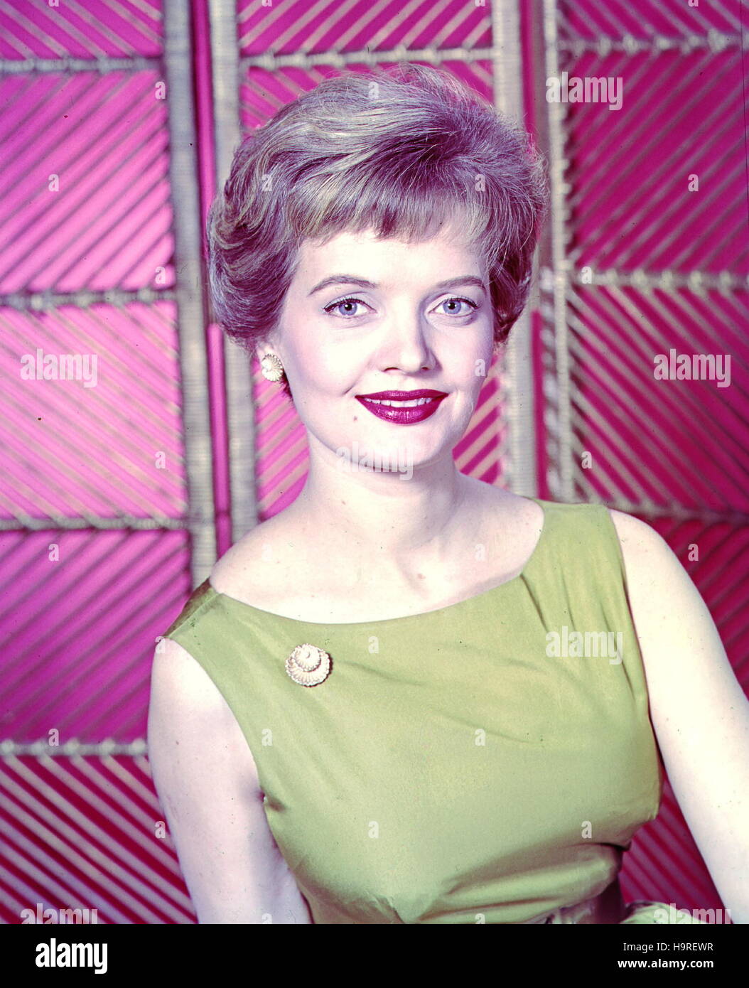 File. 24th Nov, 2016. FLORENCE AGNES HENDERSON (February 14, 1934 - November 24, 2016) was an American actress and singer with a career spanning six decades. She is best remembered for her starring role as matriarch Carol Brady on the ABC sitcom The Brady Bunch from 1969 to 1974. Henderson also appeared in film as well as on stage and hosted several long-running cooking and variety shows over the years. She was a contestant on Dancing with the Stars in 2010. Pictured: c. 1950-60's - Florence Henderson. © Globe Photos/ZUMAPRESS.com/Alamy Live News Stock Photo