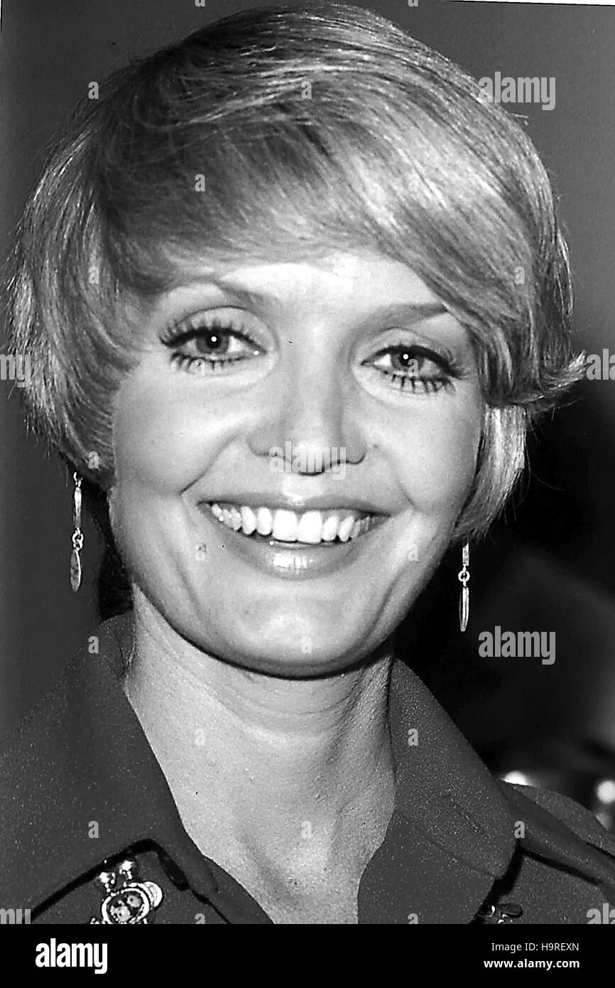 File. 24th Nov, 2016. FLORENCE AGNES HENDERSON (February 14, 1934 - November 24, 2016) was an American actress and singer with a career spanning six decades. She is best remembered for her starring role as matriarch Carol Brady on the ABC sitcom The Brady Bunch from 1969 to 1974. Henderson also appeared in film as well as on stage and hosted several long-running cooking and variety shows over the years. She was a contestant on Dancing with the Stars in 2010. Pictured: 1973. Florence Henderson © Globe Photos/ZUMAPRESS.com/Alamy Live News Stock Photo