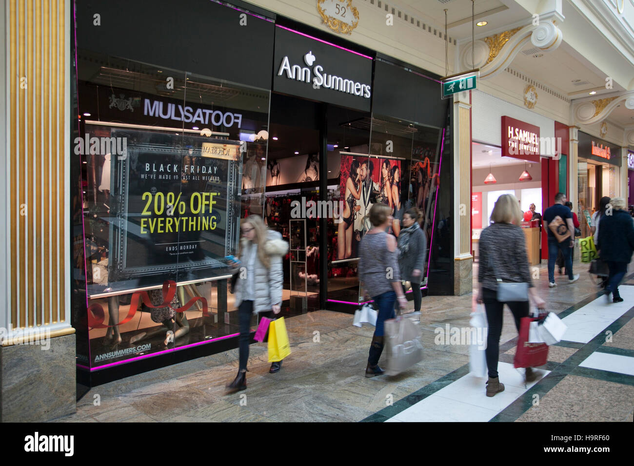 INTU Trafford Centre Manchester. UK 25th November, 2016. Black Friday Sales  Weekend. Ann Summers lingerie and underwear shop, City centre holiday  shopping season, retail shops, stores, Christmas shoppers, people discount sale  shopping