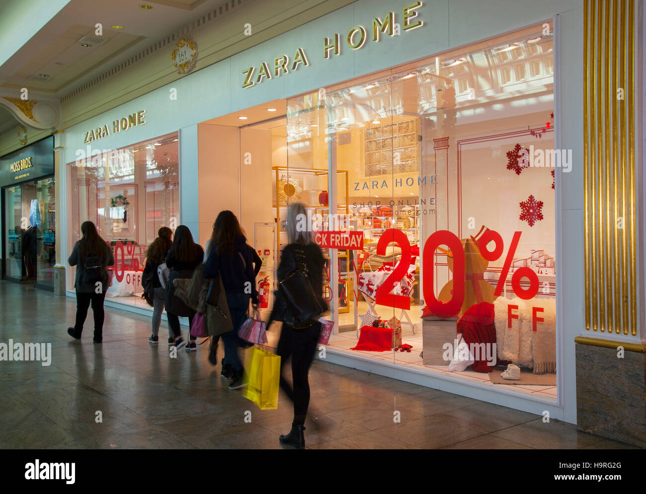 Zara Home store at INTU Trafford Centre Manchester. UK 25th November, 2016.  Black Friday Sales Weekend. City centre holiday shopping season, retail  shops, stores, Christmas shoppers, dpeople discount sale shopping, and  consumer