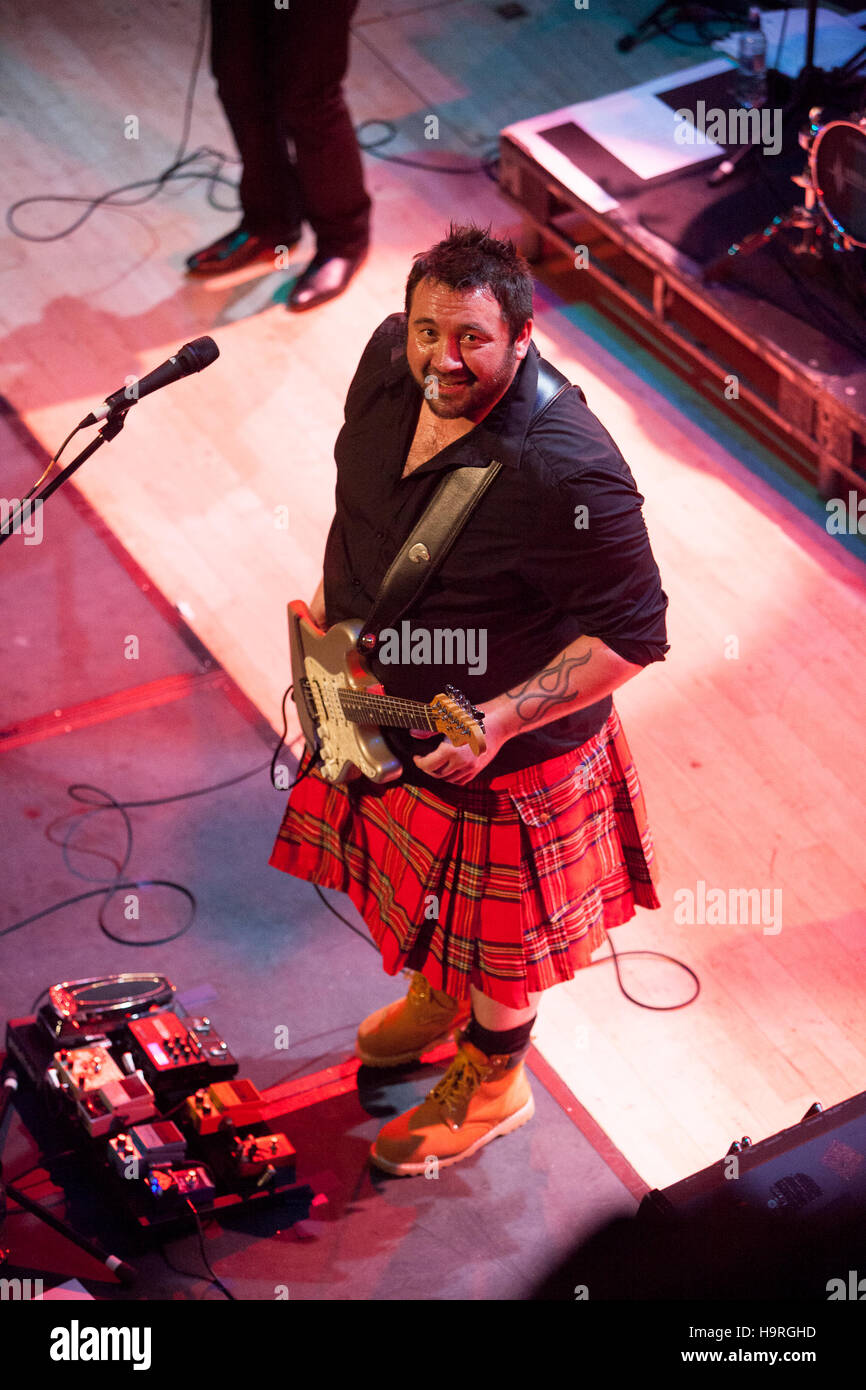 Edinburgh, UK. 25th November 2016. King King performs on stage at the Edinburgh Queen's Hall. Pako Mera/Alamy Live News Stock Photo