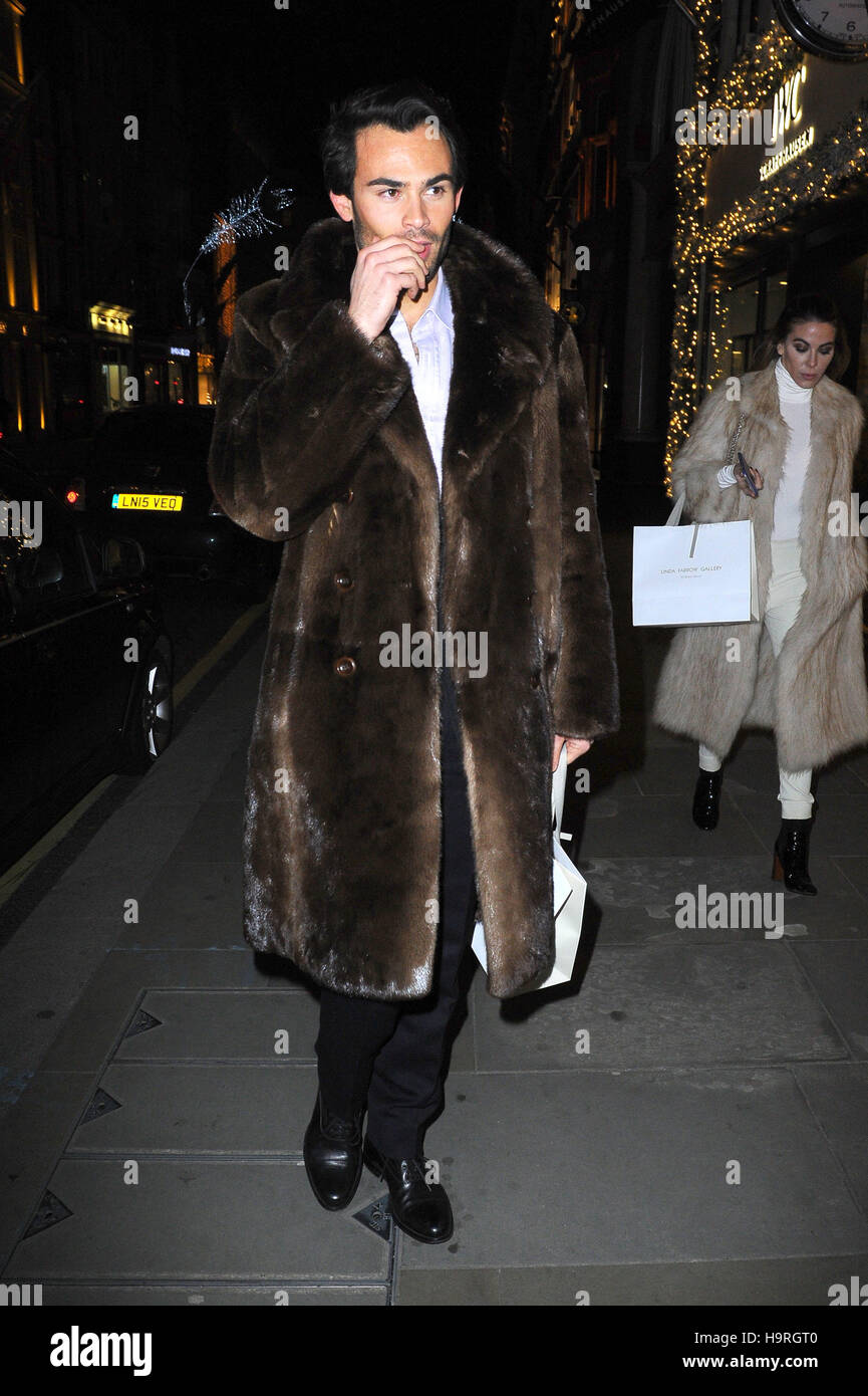 24/11/2016. Vips' Arrive at Belstaff Party 2016  New Bond Street, London, UK. Credit 17�Թ����� Stock Photo