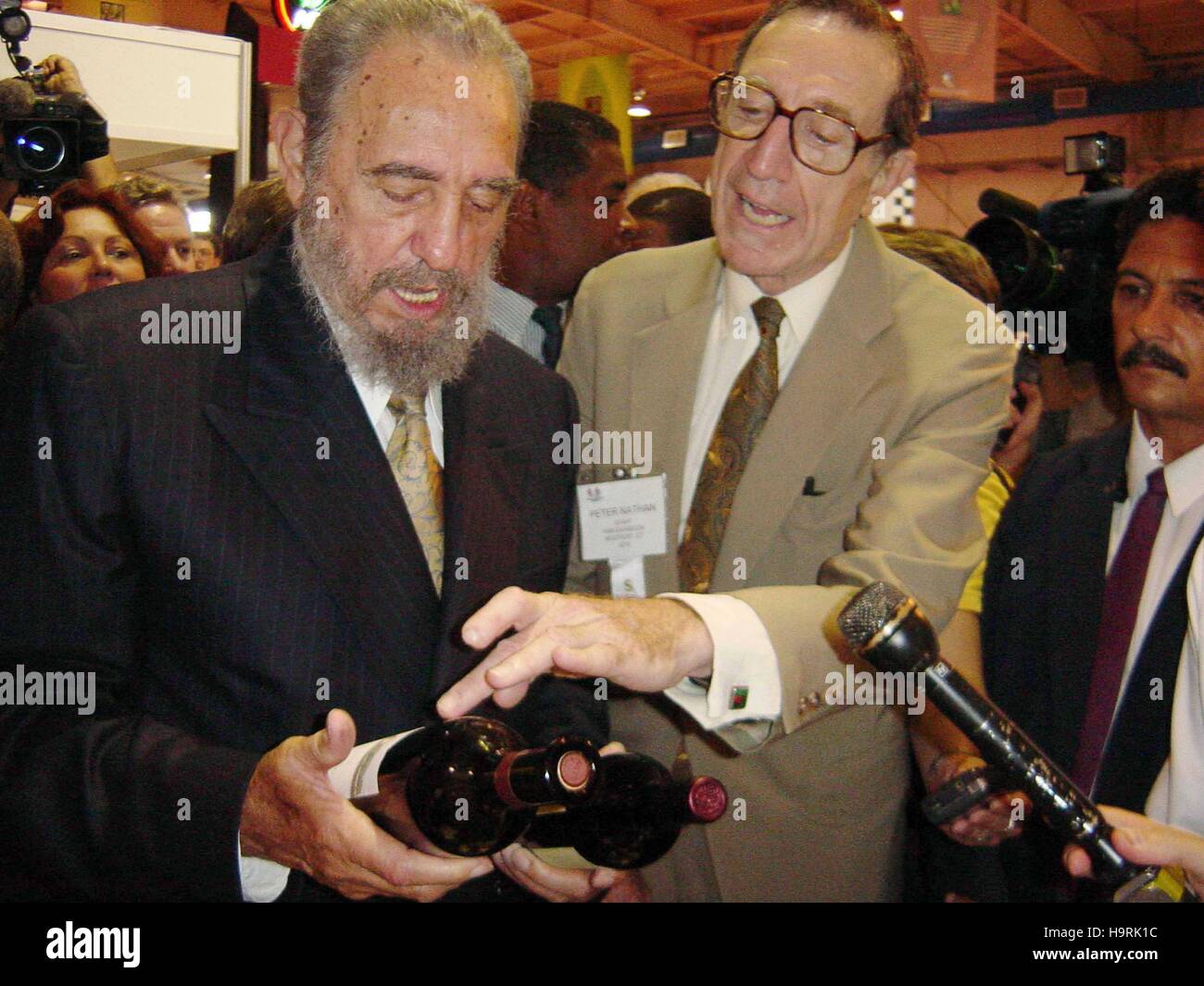 HAVANA, CUBA-SEPTEMBER 26 Cuban president Fidel Castro (L) talks with Peter Nathan of PWN Exhibicon International LLC, on September 26, 2002, during his visit to the Fair of Agricultural and North American managers' Cattleman. A group of top American food and agricultural executives with some 280 companies from 33 states hope to recover a lost market for U.S. food products as they push for further lifting of sanctions imposed on Cuba after Fidel Castro's 1959 revolution. Cuban officials expect to sign hundreds of contracts at the five-day food fair to attract more U.S. interest and encourage g Stock Photo