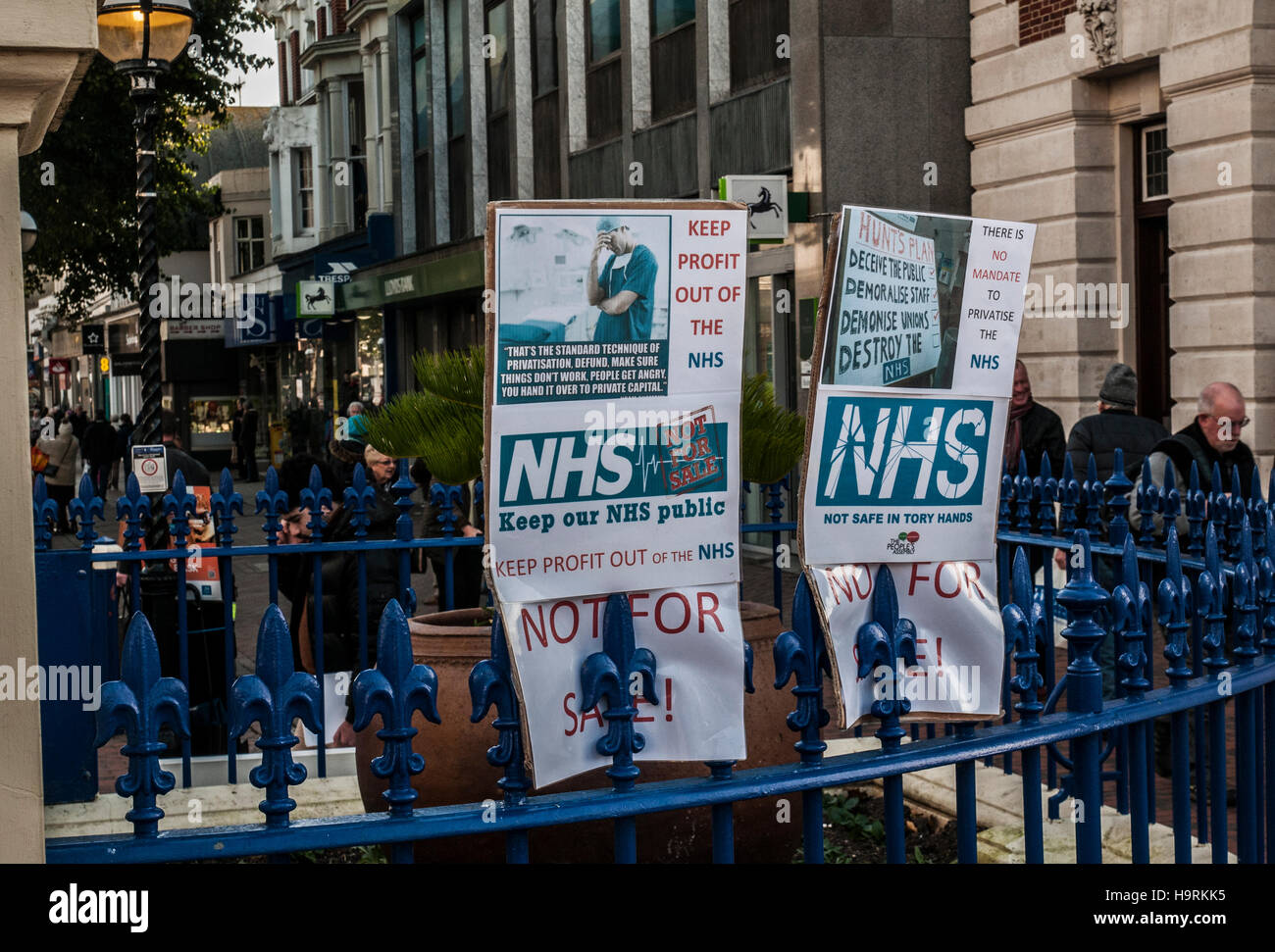 Eastbourne, East Sussex, UK..26 November 2016..Labour party members supporting the NHS on the South Coast.. Stock Photo