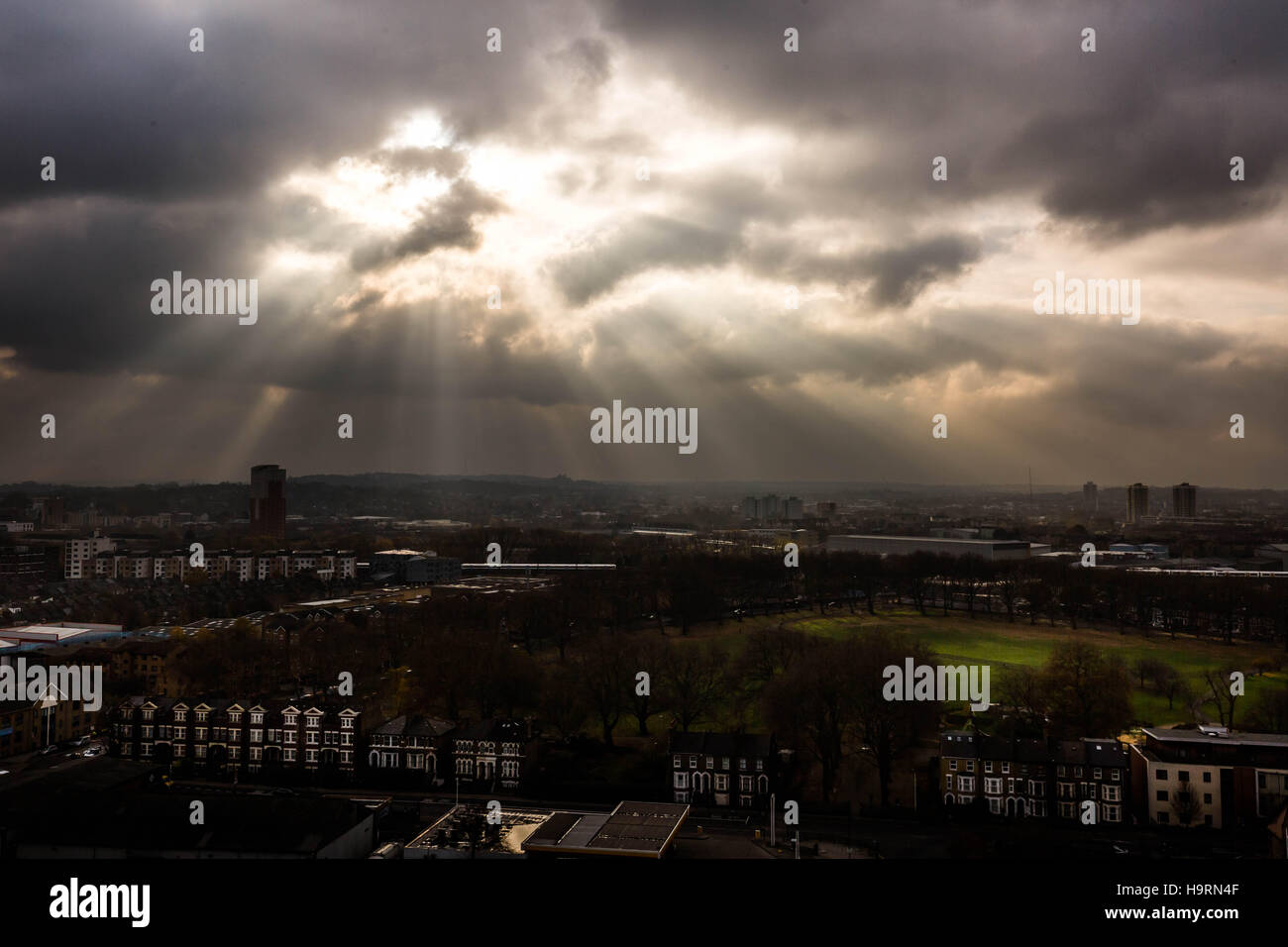London, UK. 26th November, 2016. UK Weather: Dramatic evening light rays over south east London Credit:  Guy Corbishley/Alamy Live News Stock Photo