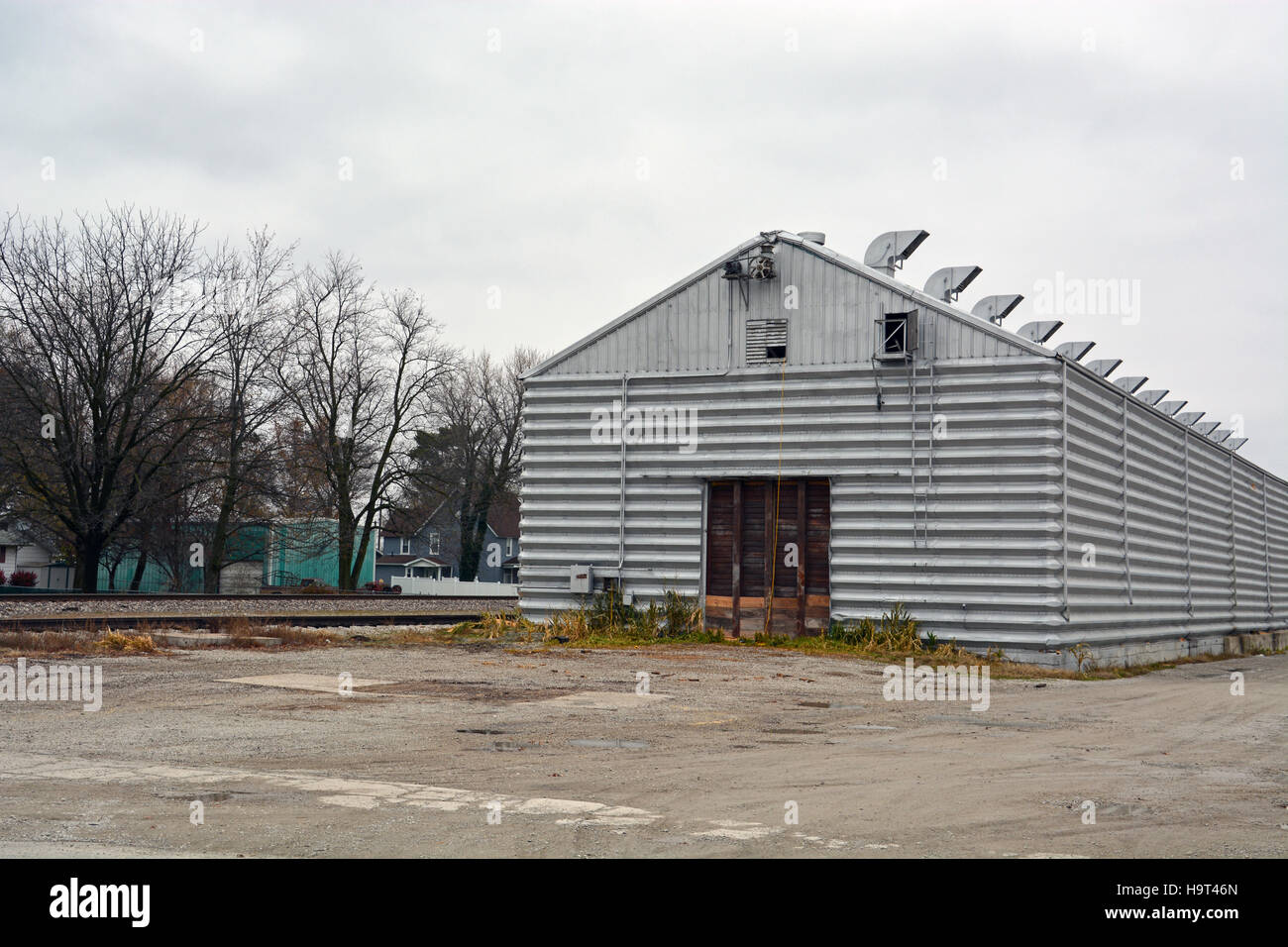 A corn and grain drying building on Route 48 under cold gray November skies located in the Central Illinois town of Blue Mound. Stock Photo