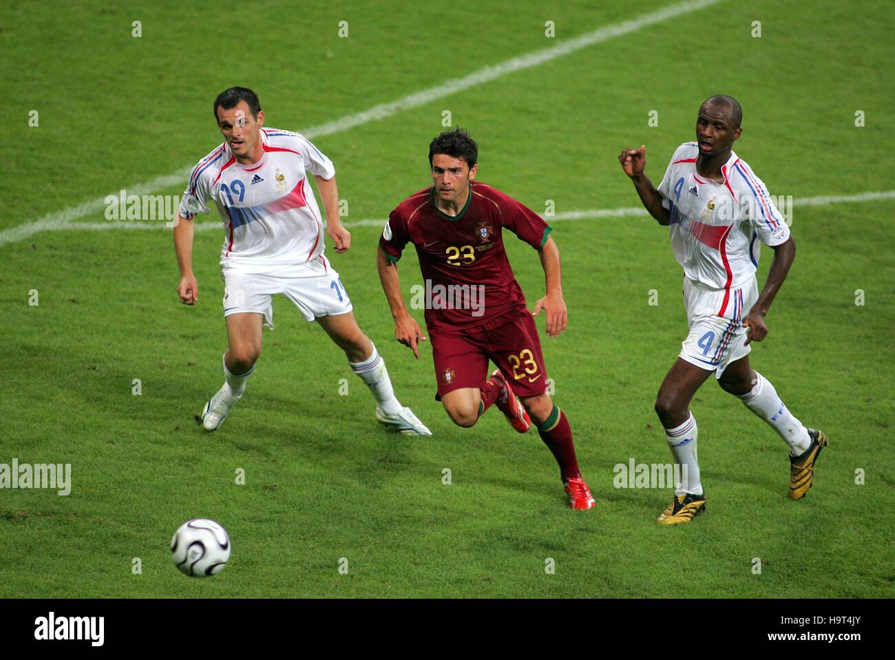 HELDER POSTIGA PATRICK VIEIRA PORTUGAL V FRANCE MUNICH WORLD CUP STADIUM GERMANY 05 July 2006 Stock Photo