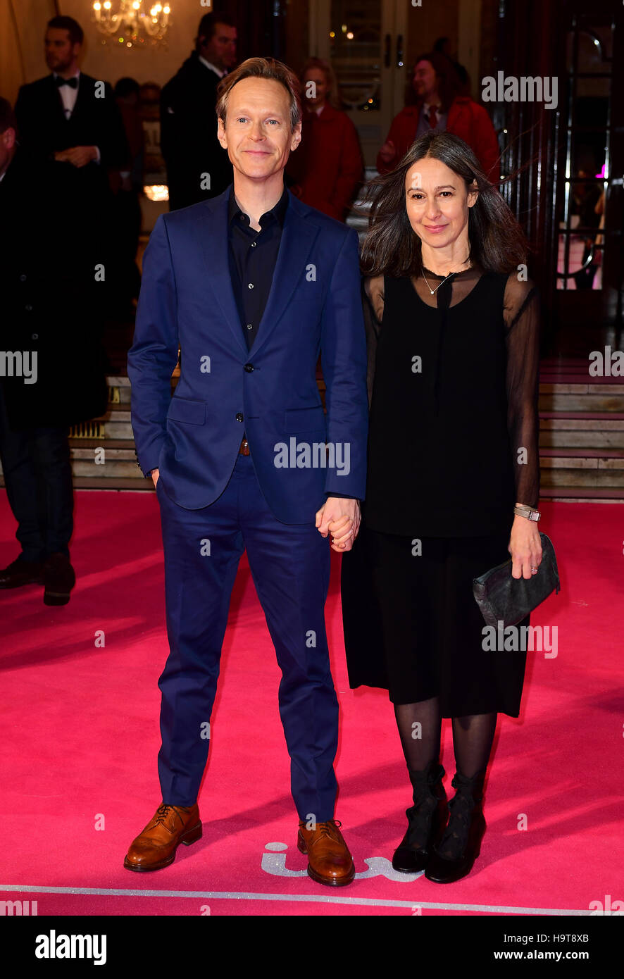 Steven Mackintosh and his wife Lisa Mackintosh attending the ITV Gala at the London Palladium. PRESS ASSOCIATION Photo. Picture date: Thursday November 24, 2016. See PA story SHOWBIZ Gala. Photo credit should read: Ian West/PA Wire Stock Photo