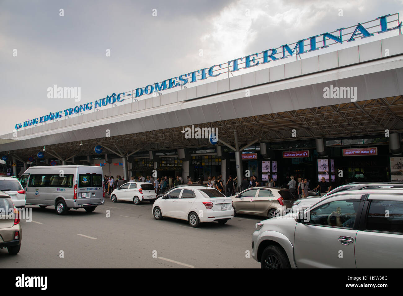 Ho Chi Minh City, Vietnam : Entrance to the domestic terminal of Tan Son  Nhat International Airport, Ho Chi Minh Airport, Saigon Stock Photo - Alamy