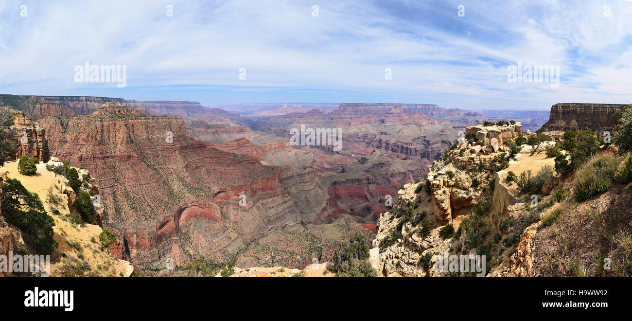 A panoramic view of the Grand Canyon's South Rim from Moran Point ...
