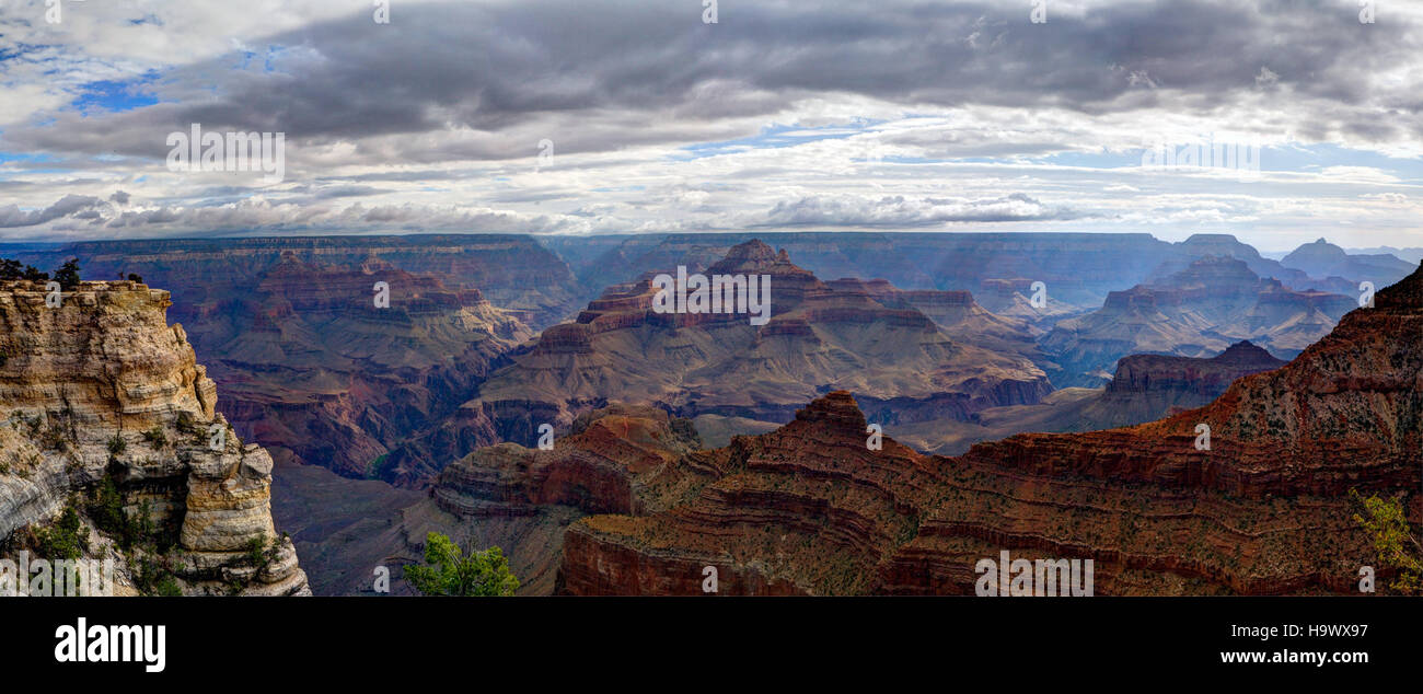 Mather Point Rim Trail A view from the Rim Trail east of Mather Point in the Grand Canyon ...