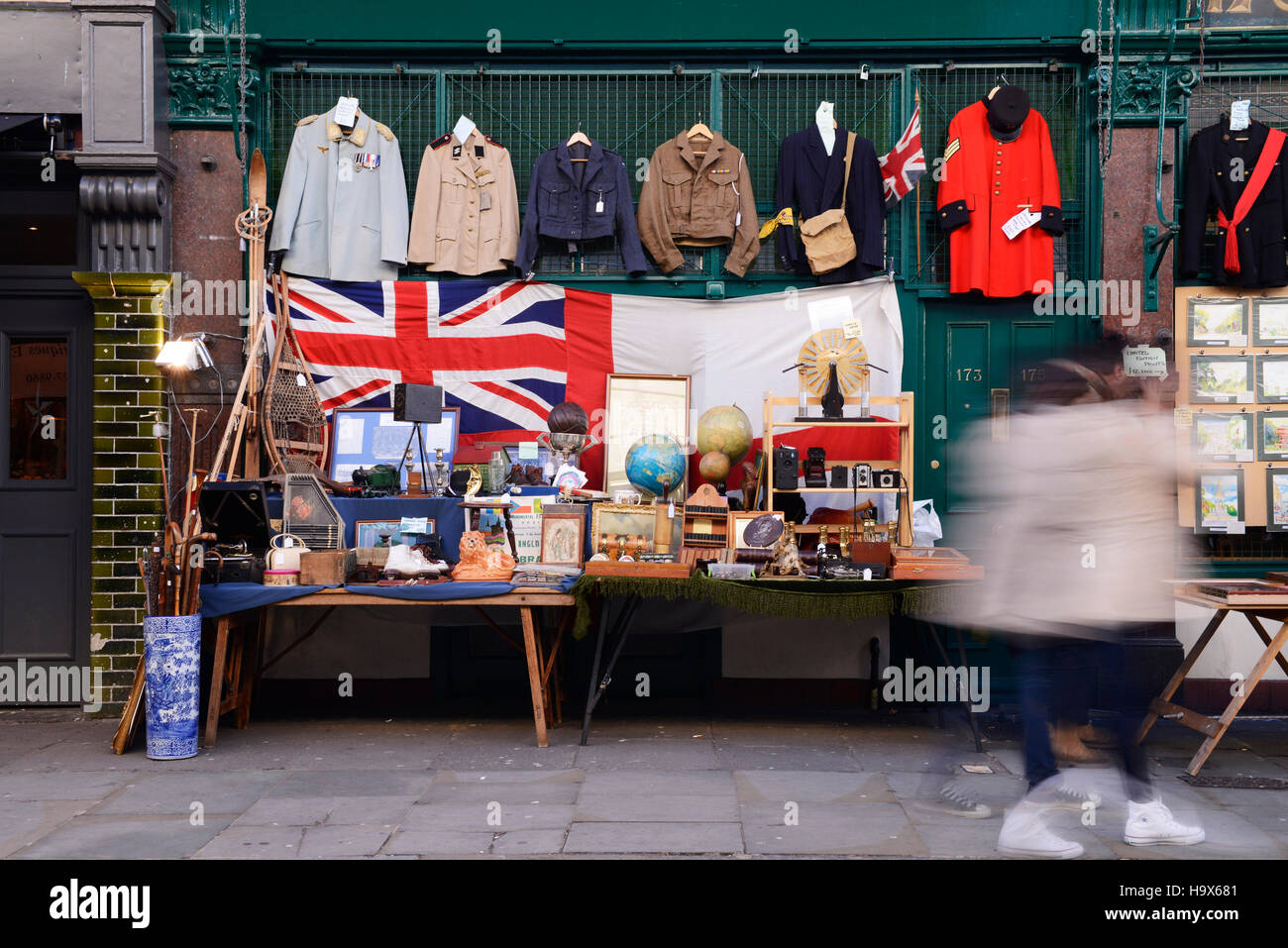 Vintage and antiques stall, Portobello road, London Stock Photo Alamy