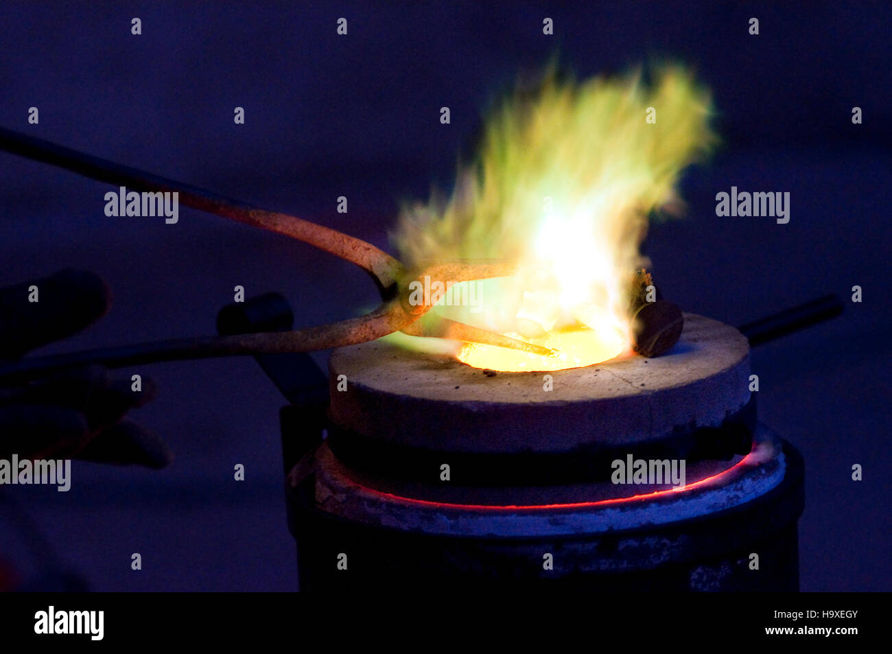 Crucible tongs hires stock photography and images Alamy