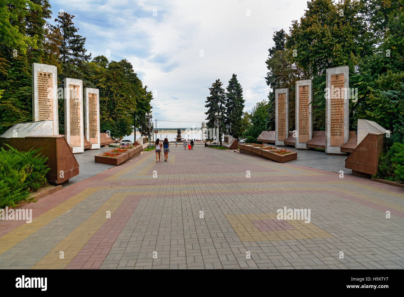 Alley of Heroes. Stone monument on which are inscribed the names of the