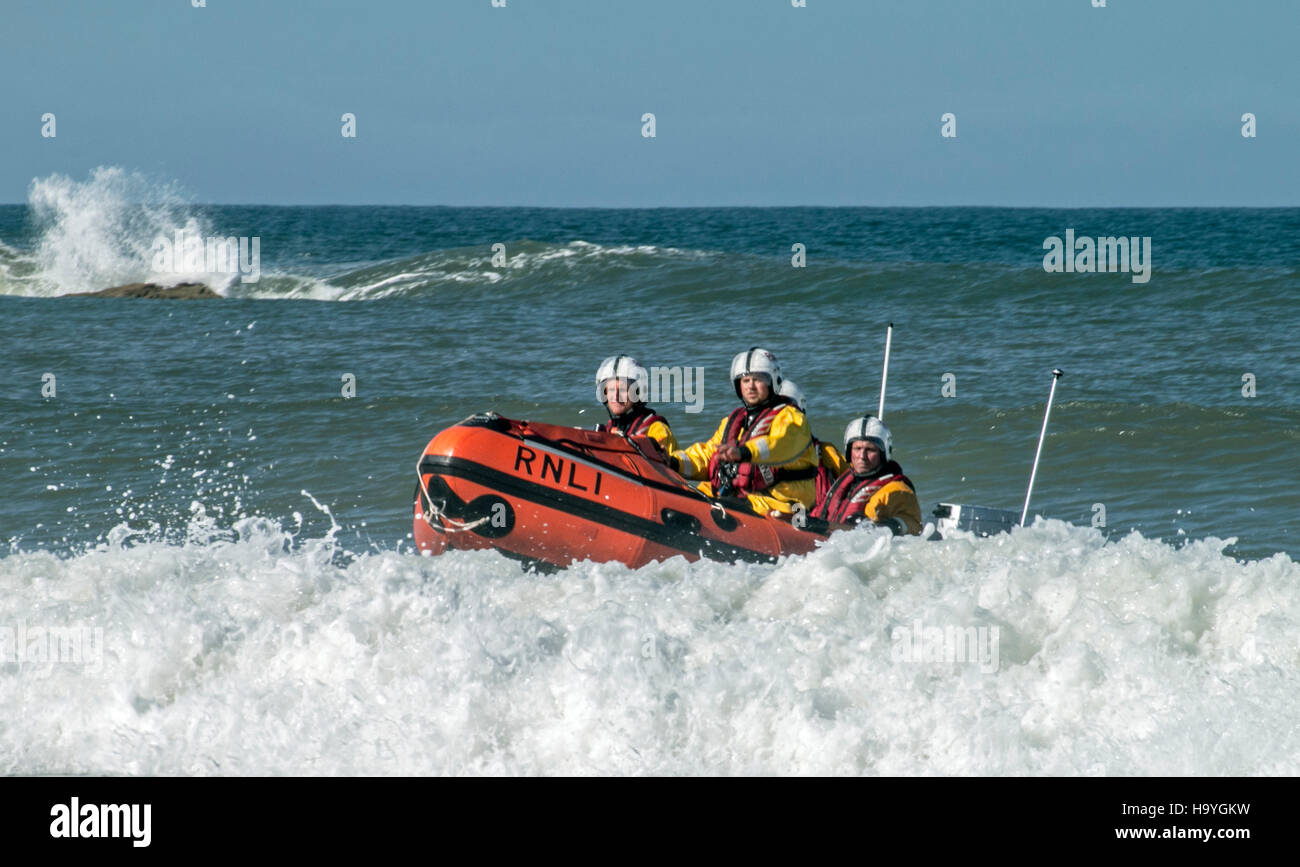 Sunday morning practice for the Borth lifeboat crew Stock Photo