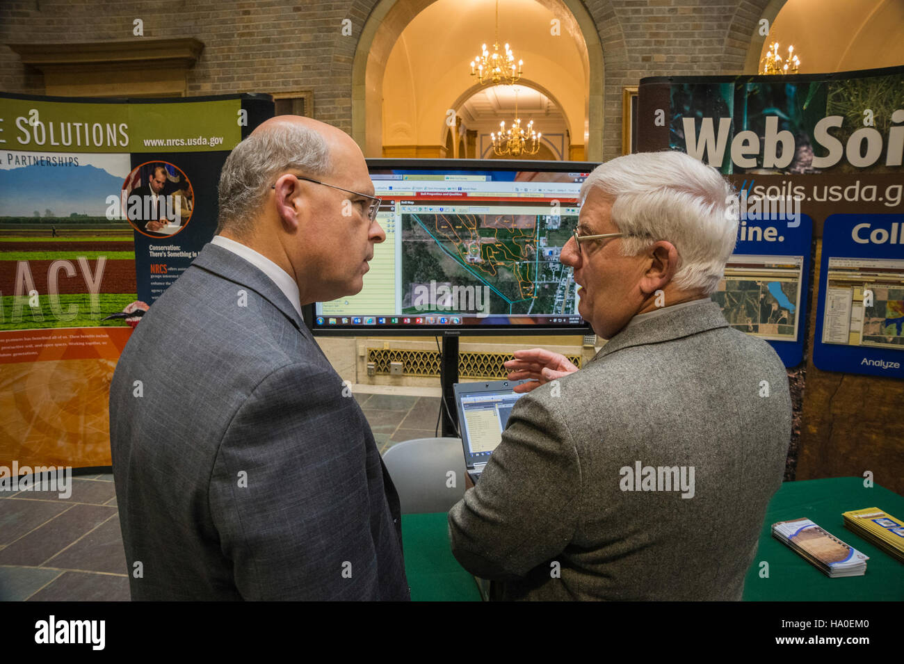 International resources hi res stock photography and images Alamy