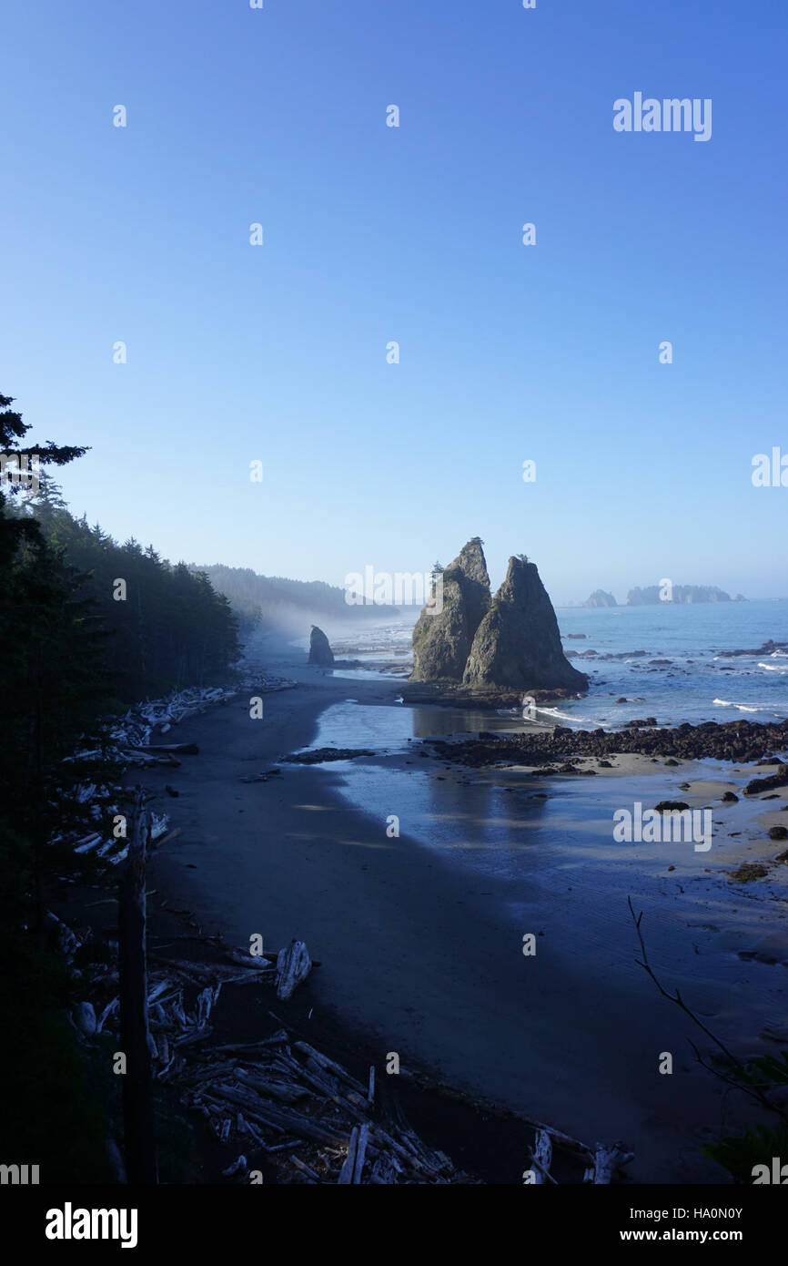 Riatloo Rocks Split Rock at Rialto Beach in Olympic National Park offers a ...