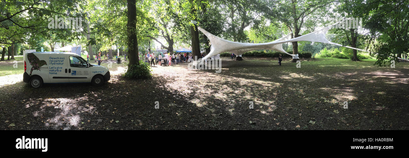 TAPE installation in Bute Park, Cardiff, August 2015, using fibre glass tape to create a network of tunnels between a group of trees. Designed by art group Numen/For Use in partnership with RSPB Cymru and Cardiff Council. Photo Tony Gale Stock Photo