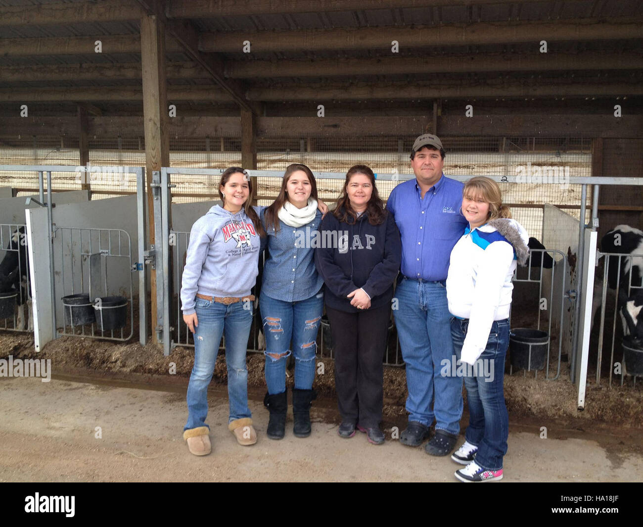 usdagov 21418331478 Dairy farmers Matt and Debbie Hoff with their daughters Courtney, Brook and Alicia Stock Photo