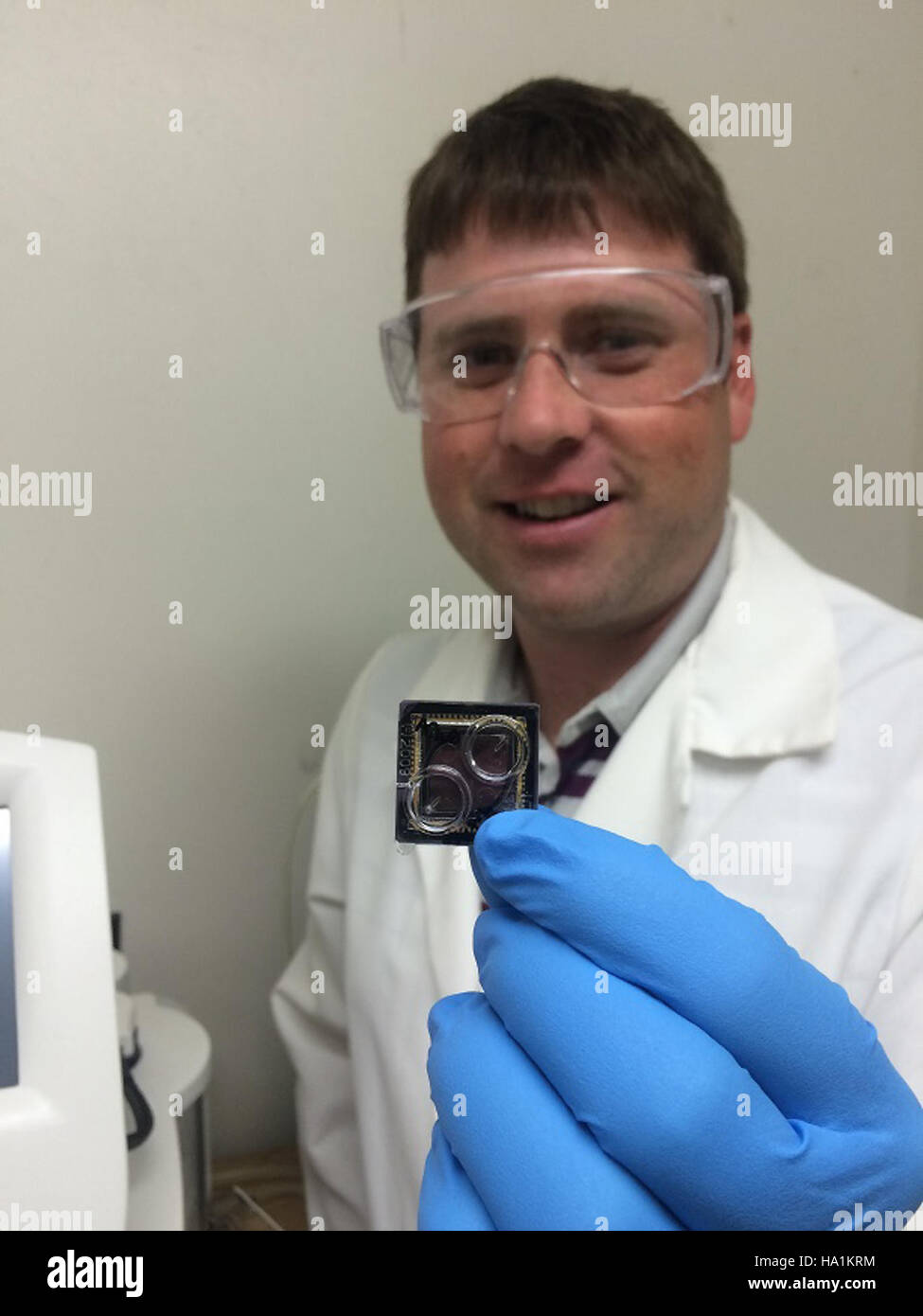 usdagov 30103703346 Forest Service Research Botanist Jonathan Palmer holding a DNA sequencing chip Stock Photo