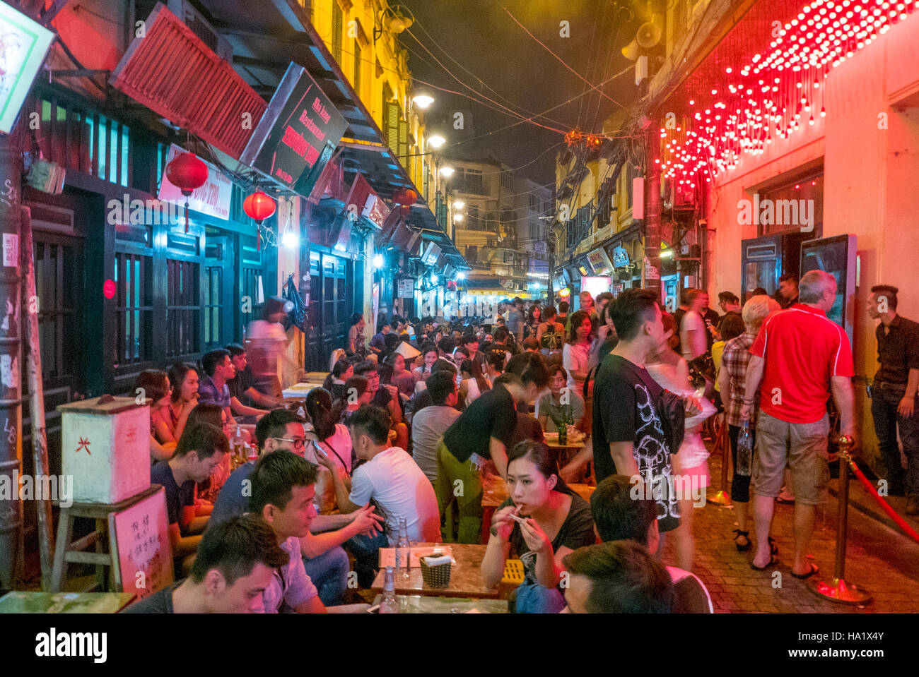 Tuyen Pho Di Bo, Walking Street, Old Quarter, Hanoi, Vietnam, Asia