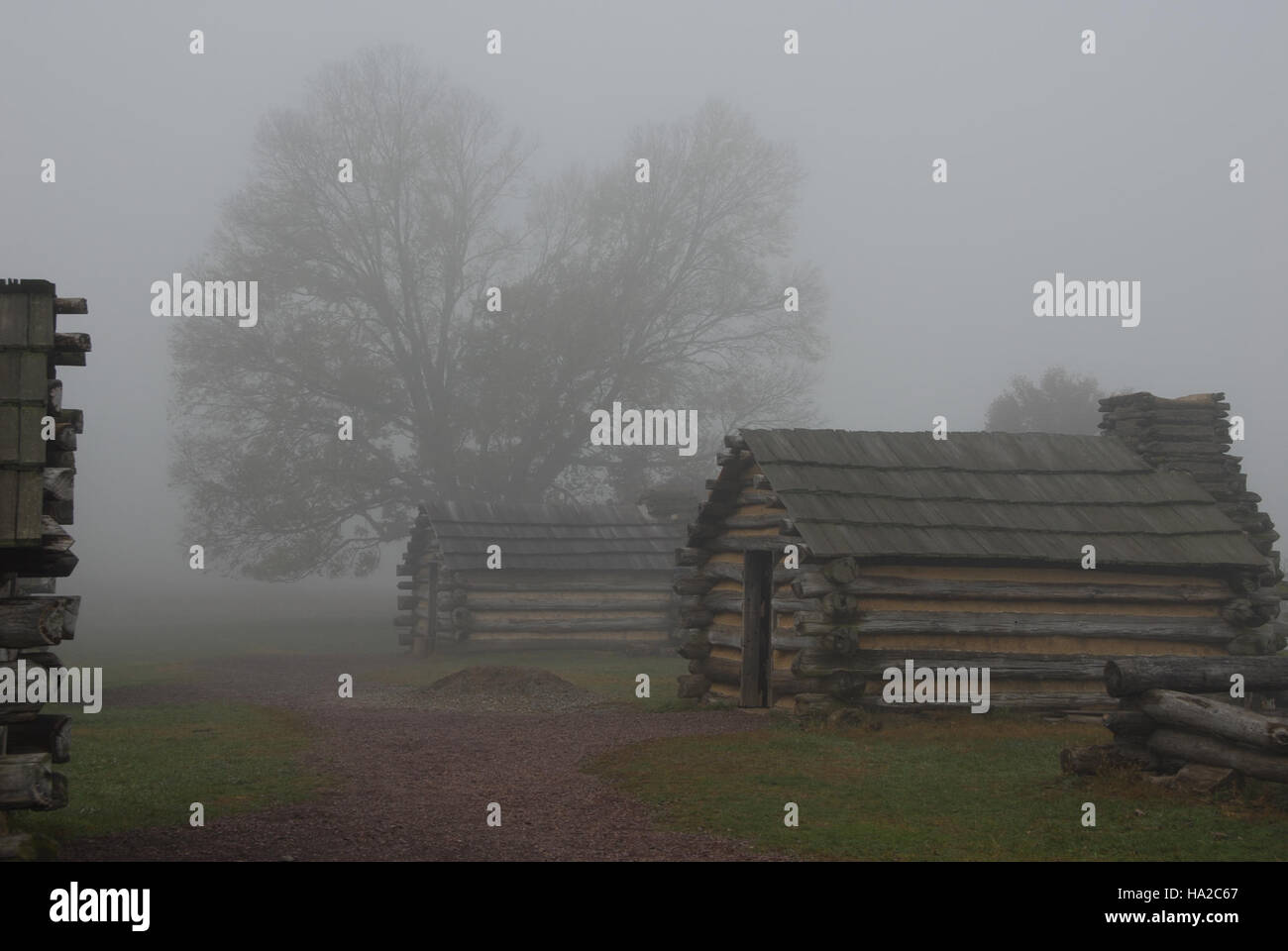 Fog envelops landscape valley hi-res stock photography and images - Alamy
