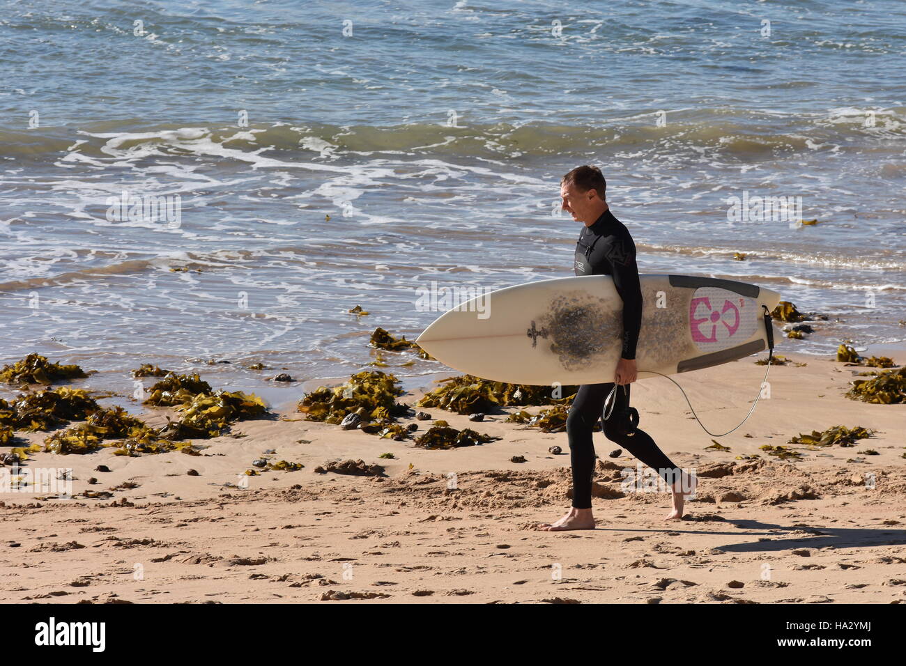 Black man surfing wave hi-res stock photography and images - Alamy