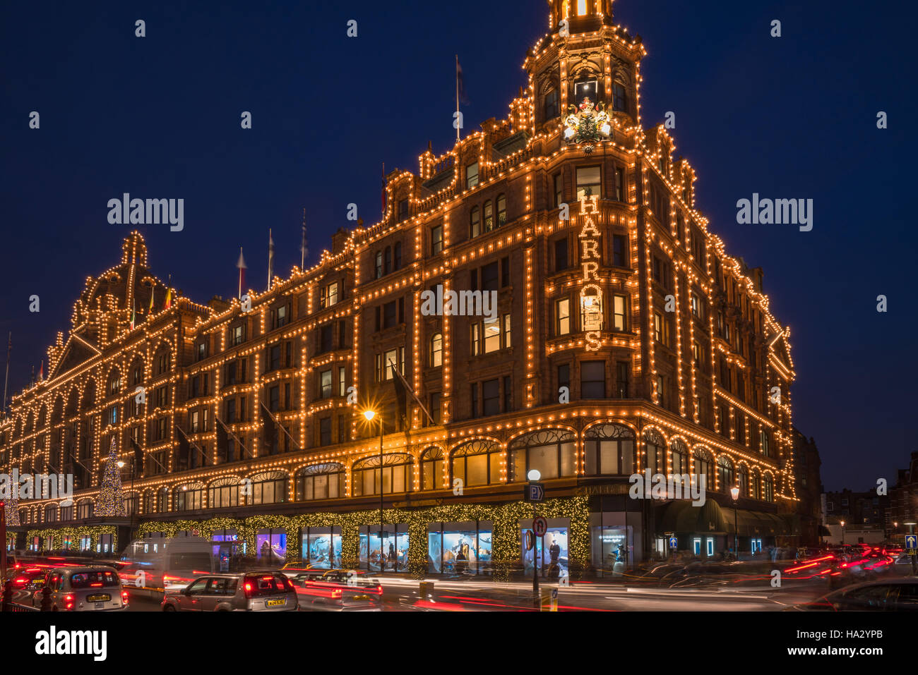 Harrods christmas display hires stock photography and images Alamy