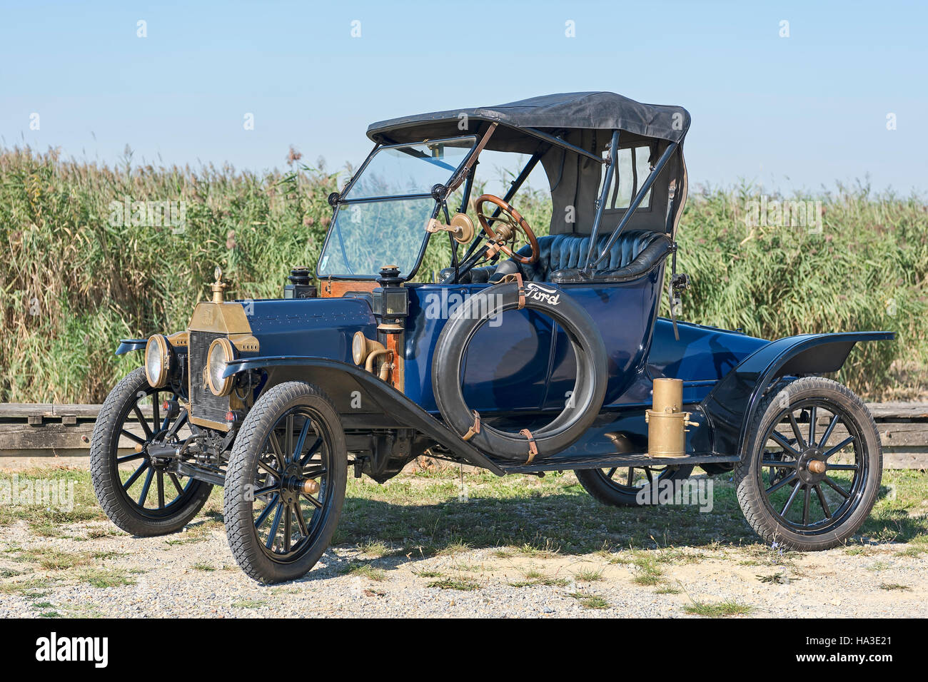 Vintage car, Ford T Runabout, built in 1913, 4 cylinders, cubic capacity 2700 cc, 2 forward gears, semi-automatic, 20 hp, 72 kmh Stock Photo