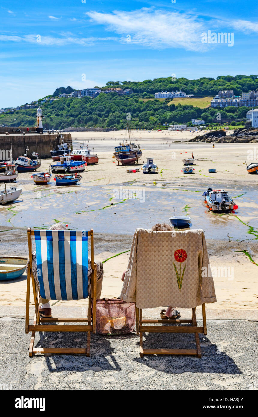 deck chairs by the harbour in st.ives, cornwall, england, uk Stock Photo