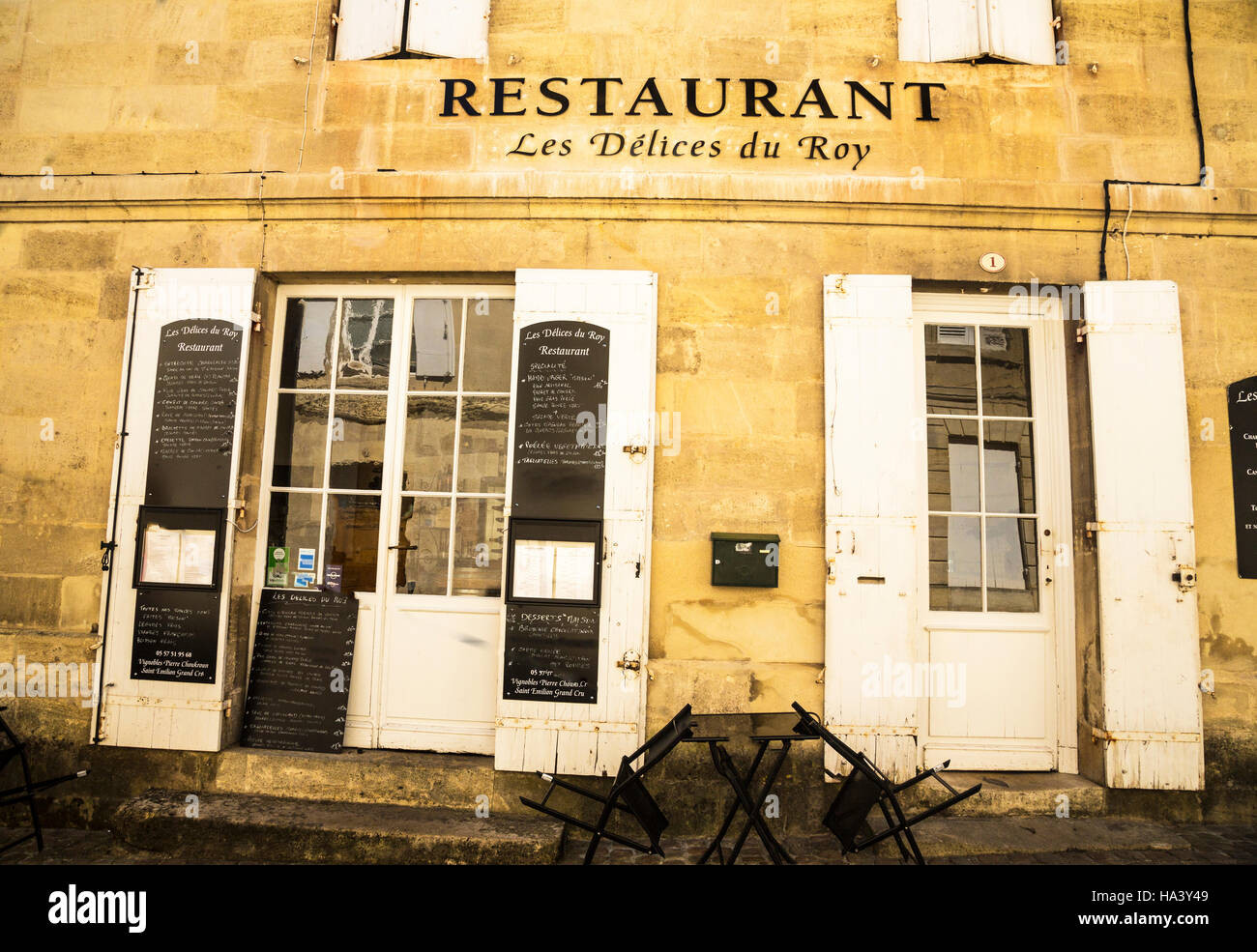 A restaurant in village of St Emilion France Les Delices du Roy Stock
