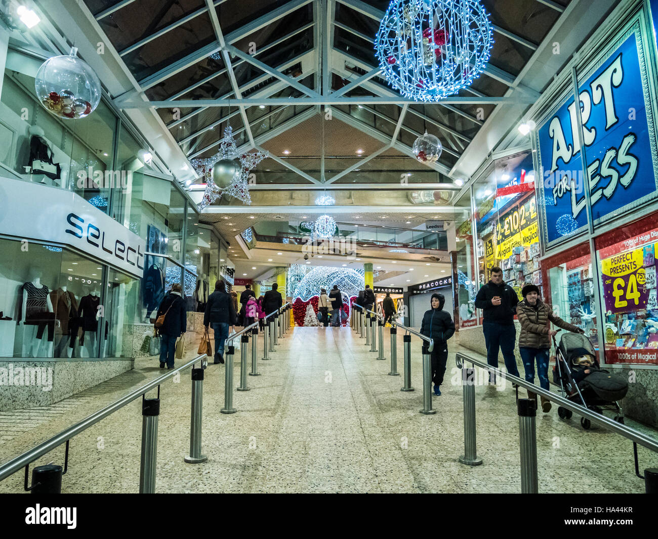 Leeds street christmas lights hires stock photography and images Alamy