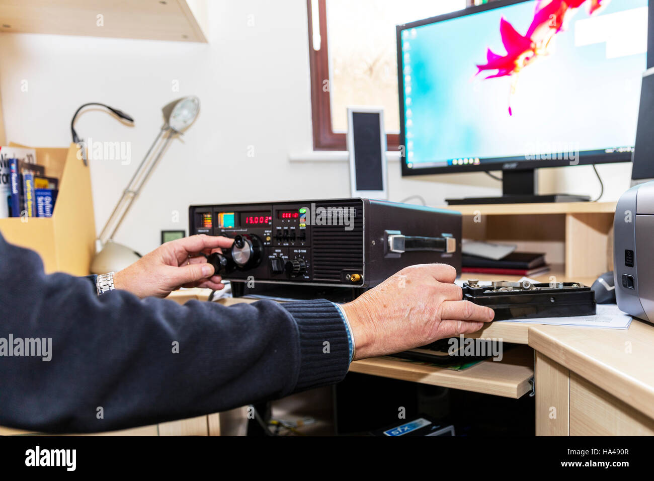 amateur radio enthusiast Radio ham man using Yaesu FRG 7000 High Frequency  receiver UK England GB changing frequency Stock Photo - Alamy