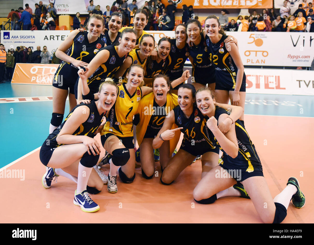 Istanbul, Turkey. 26th Nov, 2016. Vakifbank players pose after the Turkish Women Volleyball League match between Eczacibasi and Vakifbank in Istanbul, Turkey, Nov. 26, 2016. © He Canling/Xinhua/Alamy Live News Stock Photo