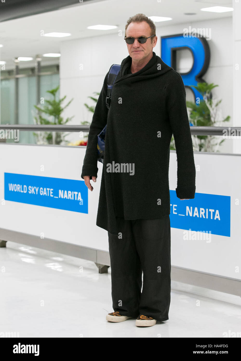 Chiba, Japan. 27th November, 2016. British singer-songwriter Sting (Gordon Matthew Thomas Sumner) arrives at Narita International Airport in Chiba, Japan on November 27, 2016. Sting is in Japan to promote his twelfth solo studio album 57th & 9th. Credit:  AFLO/Alamy Live News Stock Photo