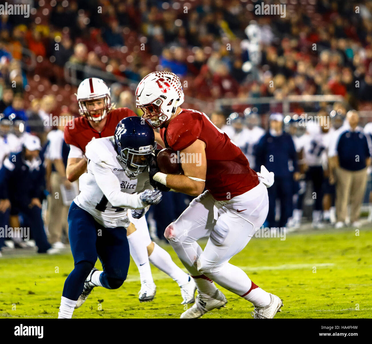 Palo Alto, California, USA. 26th Nov, 2016. Stanford Tight End Dalton Schultz (9) catches a pass in NCAA football action at Stanford University, featuring the Rice Owls visiting the Stanford Cardinal. Stanford won the game 41-17. © Seth Riskin/ZUMA Wire/Alamy Live News Stock Photo