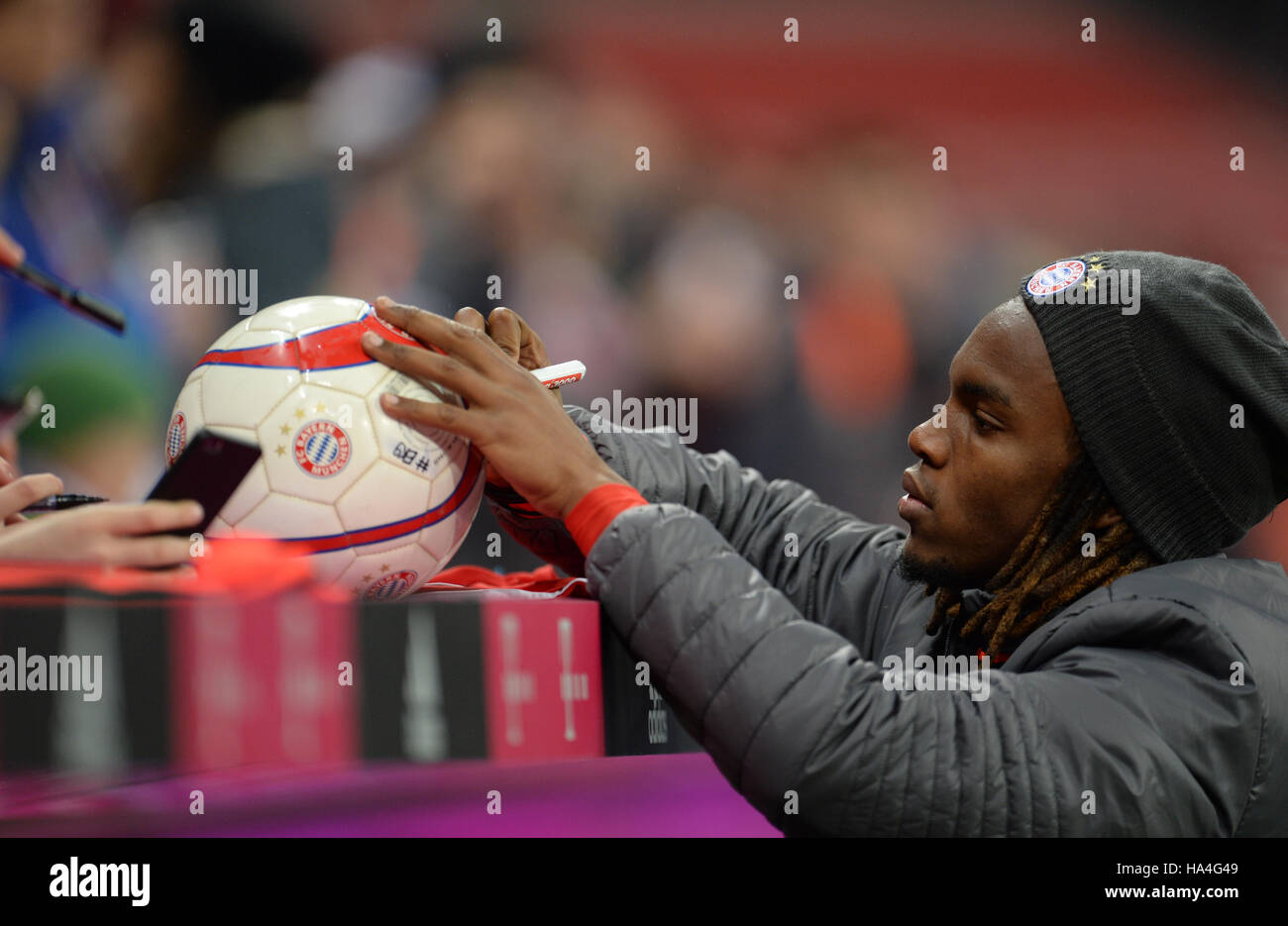 Munich, Germany. 26th Nov, 2016. Munich's Renato Sanches signs autographs before the German Bundesliga soccer match between Bayern Munich and Bayer Leverkusen at the Allianz Arena in Munich, Germany, 26 November 2016. Photo: Andreas Gebert/dpa/Alamy Live News Stock Photo