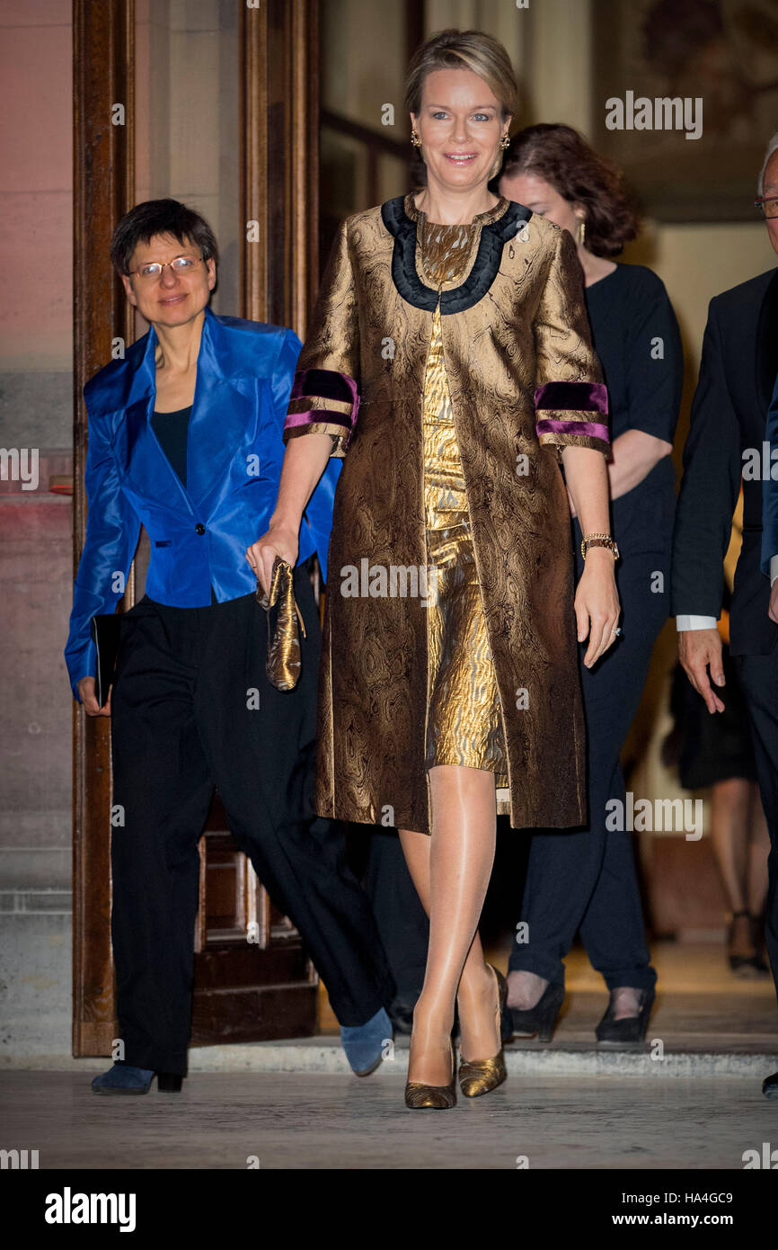 Antwerp, Belgium. 26th Nov, 2016. Queen Mathilde of Belgium in an outfit of  Belgian designer Dries van Noten attends a concert to open the new Koningin  Elisabethzaal in Antwerp, Belgium, 26 November