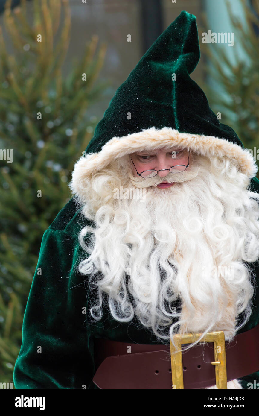 santa dressed in green Victorian claus coat hi-res stock photography and images High Cover 2025 w13