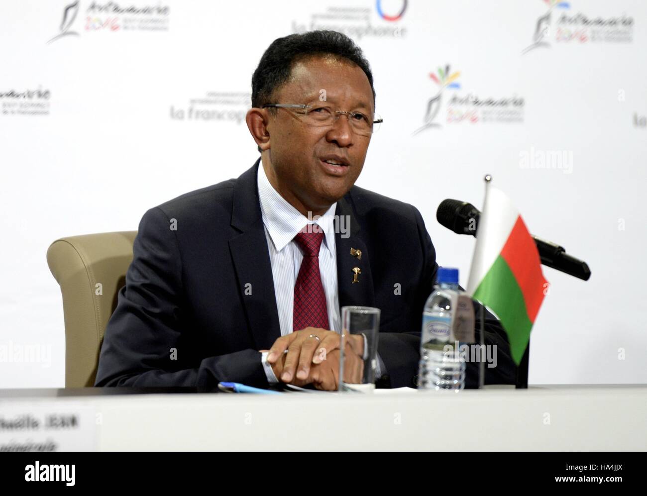 Antananarivo, Madagascar. 27th Nov, 2016. Malagasy President Hery Rajaonarimampianina attends a news conference after the closing ceremony of the 16th Francophonie (French-speaking countries) Summit in Antananarivo, capital of Madagascar, on Nov. 27, 2016. The 16th Francophonie (French-speaking countries) Summit closed Sunday in Antananarivo, Madagascar, with a joint declaration adopted by the 80 members of the International Organization of La Francophonie (OIF). Credit:  Wen Hao/Xinhua/Alamy Live News Stock Photo