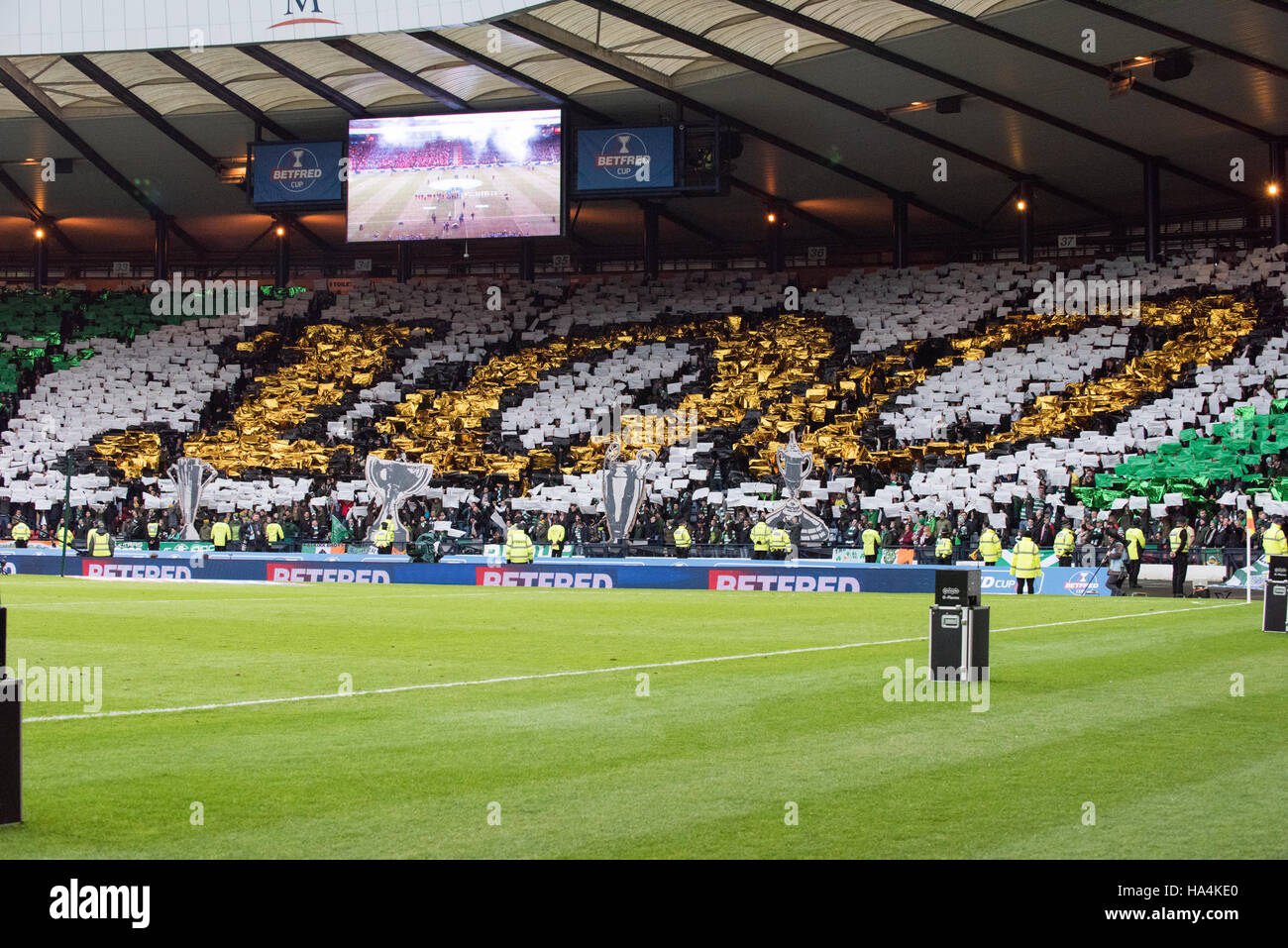 Aberdeen v Celtic, Betrfred League Cup Final, Glasgow, UK. 27th Nov, 2016.  Celtic fans look forward to 100th major trophy win Credit:  Tony Clerkson/Alamy Live News Stock Photo