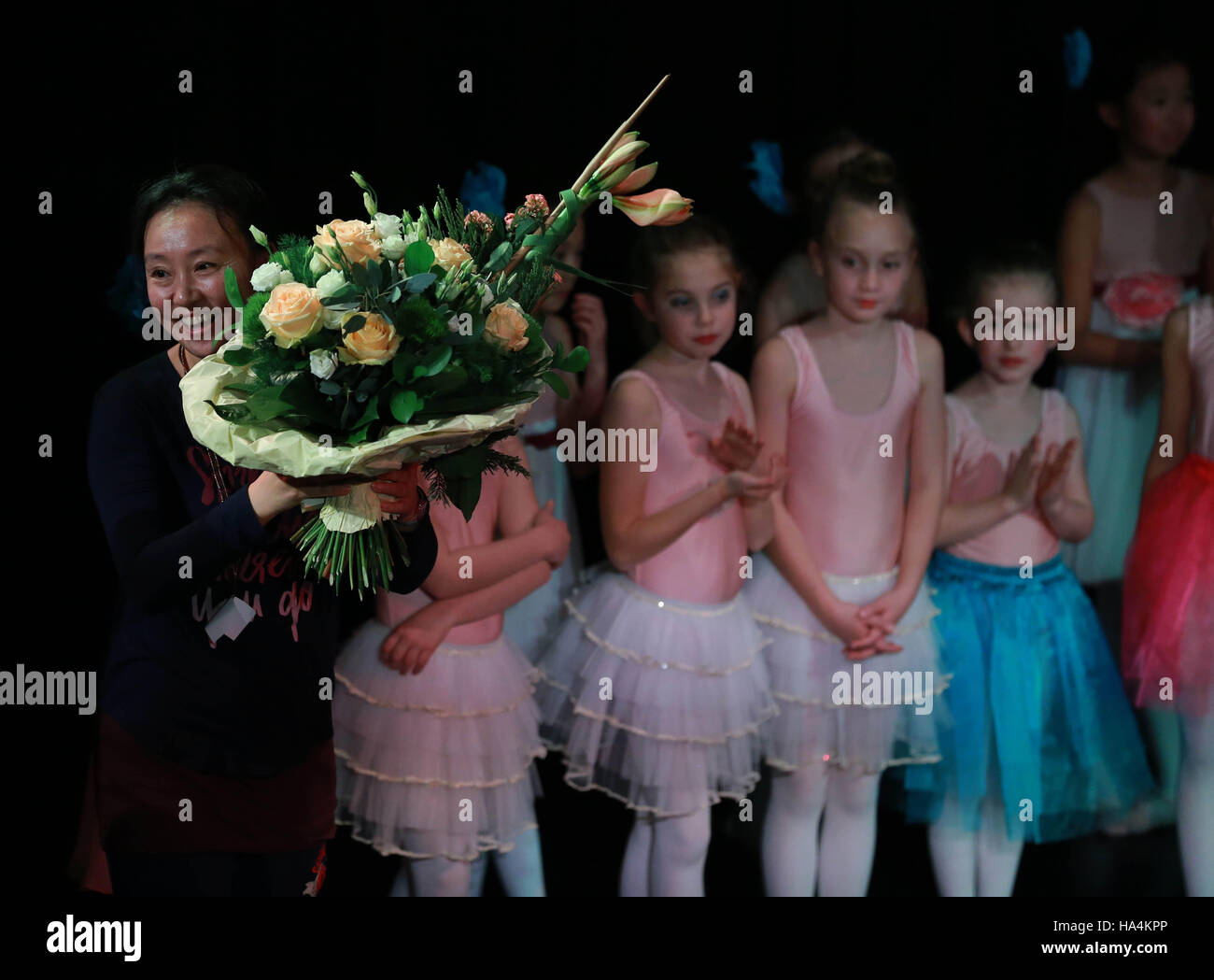 Frankfurt Germany 27th Nov 2016 Chinese Dancer Kong Yan 1st L