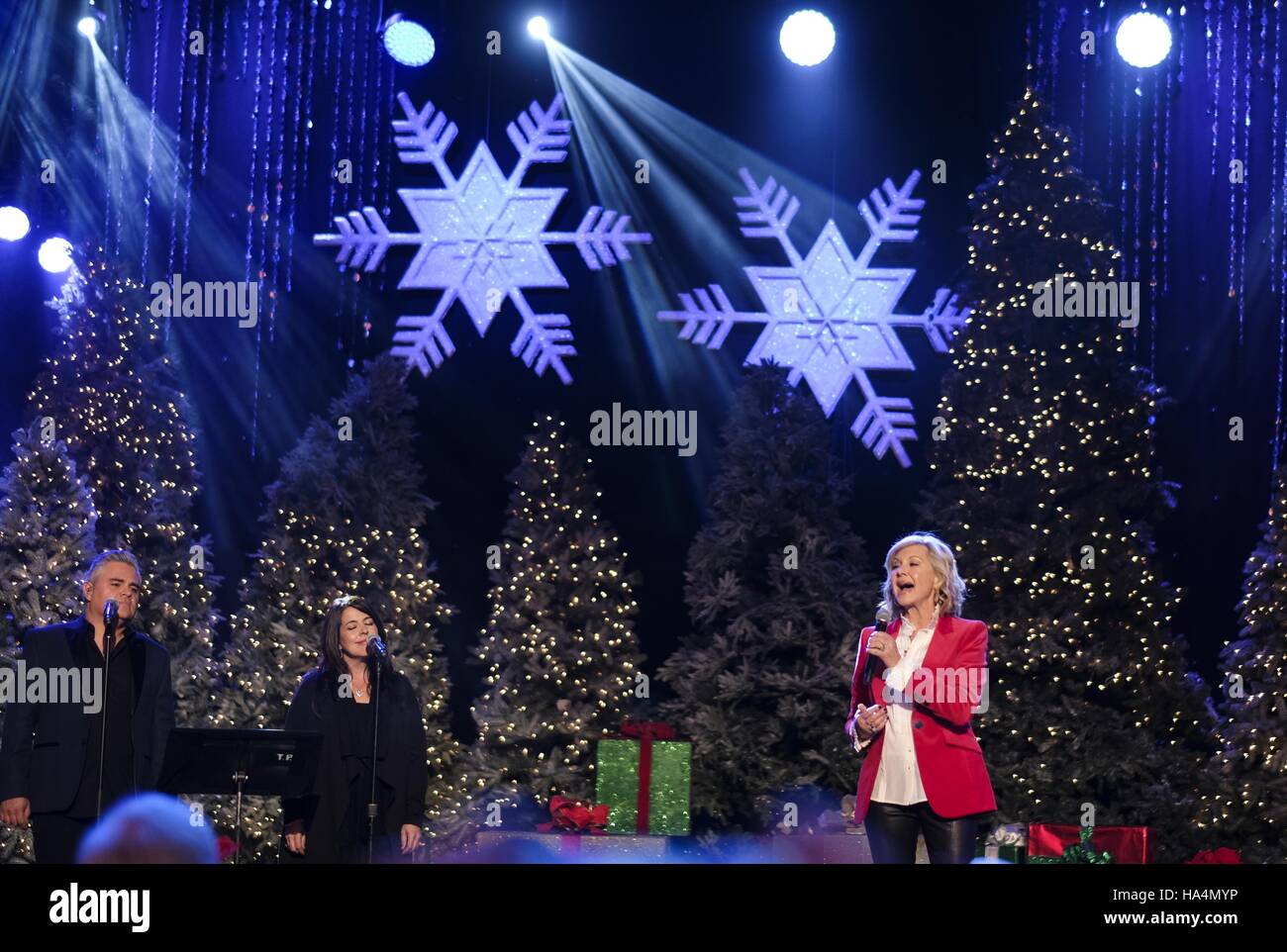 Los Angeles, California, USA. 27th Nov, 2016. Olivia Newton-John performs at the Pre-Parade All-Star Concert during the 85th Annual Hollywood Christmas Parade in Los Angeles on Sunday December 27, 2016. Credit:  Ringo Chiu/ZUMA Wire/Alamy Live News Stock Photo
