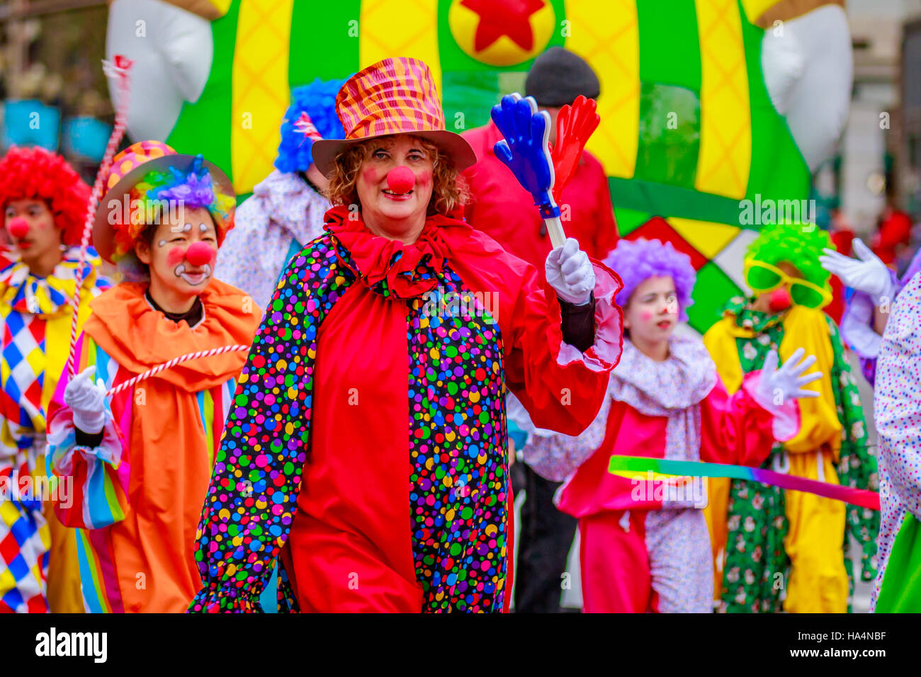 Macy's thanksgiving parade hi-res stock photography and images - Page 18 -  Alamy, image size:1300x956