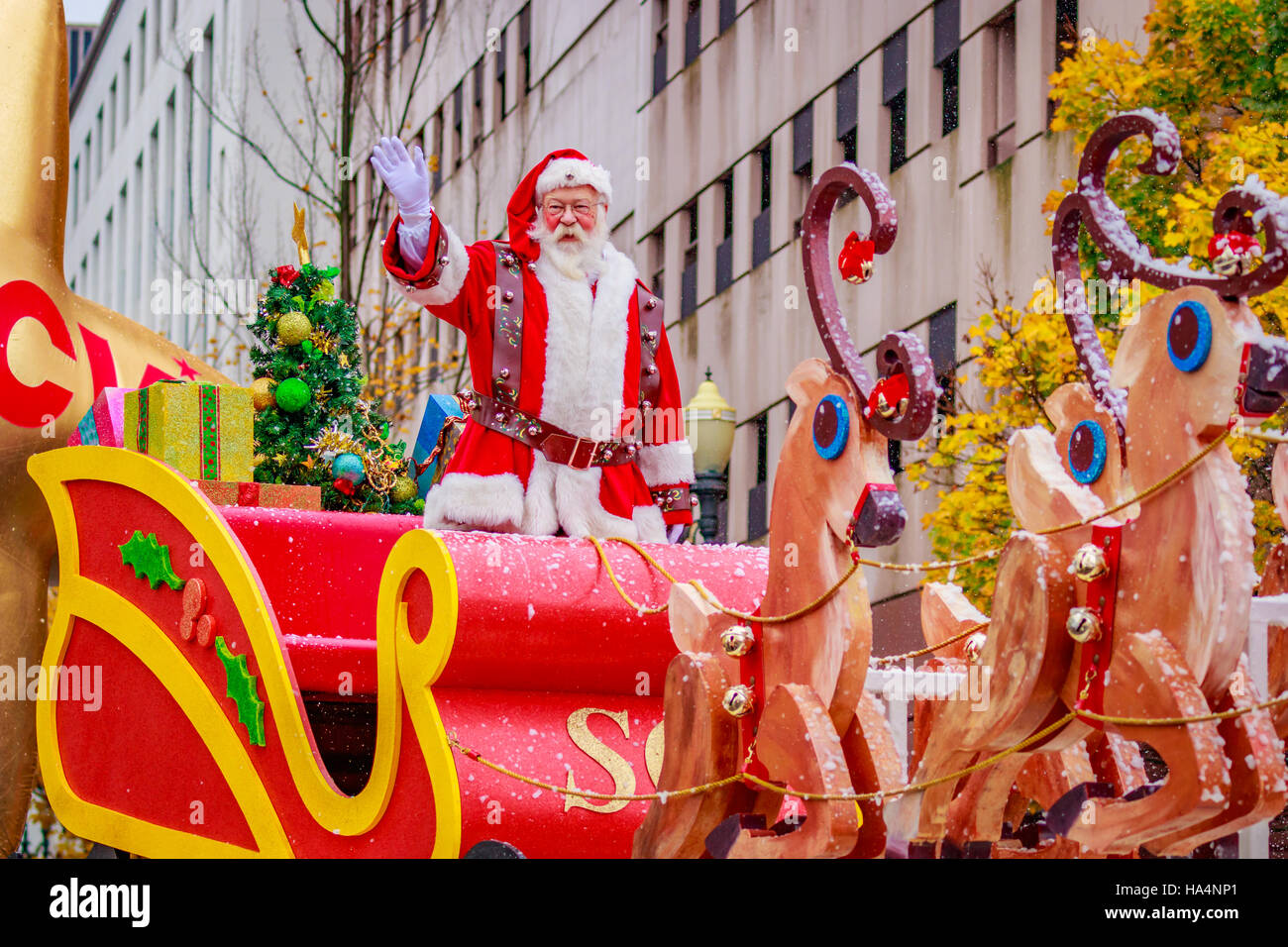Macys parade 2016 hi-res stock photography and images - Alamy