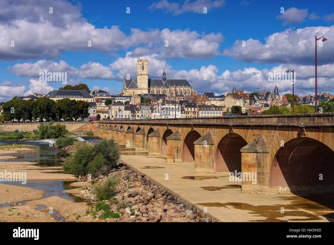 Kathedrale nevers hi-res stock photography and images - Alamy