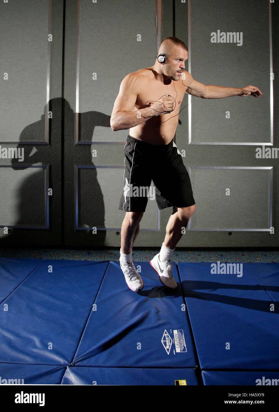 UFC fighter Chuck Liddell at a training session in Anaheim, California,  Wednesday, Sept. 19, 2007. Photo credit: Francis Specker Stock Photo - Alamy