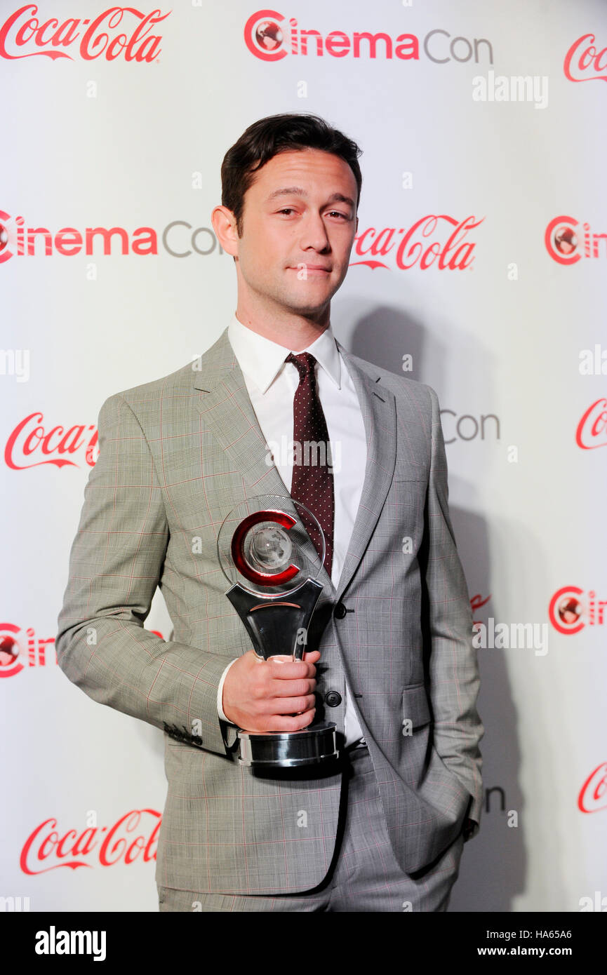 Joseph gordon levitt hi-res stock photography and images - Alamy, image size:865x1390
