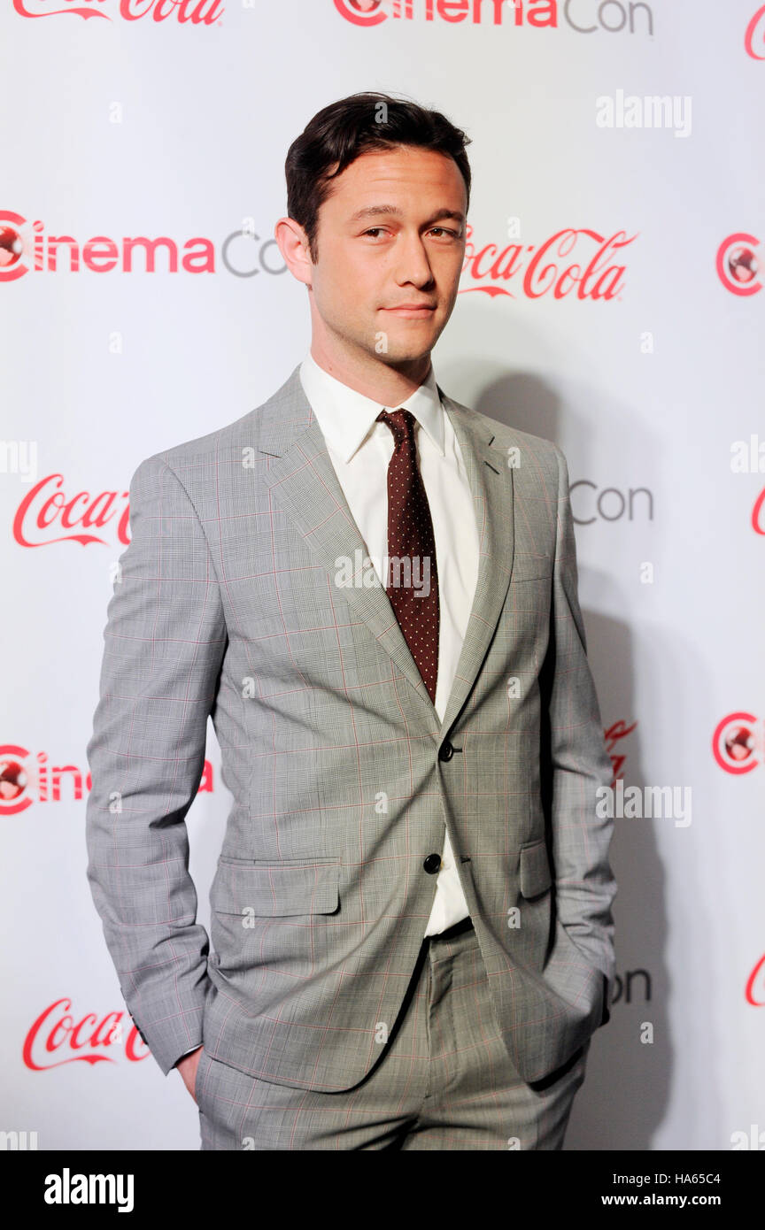 Joseph gordon levitt hi-res stock photography and images - Alamy, image size:864x1390