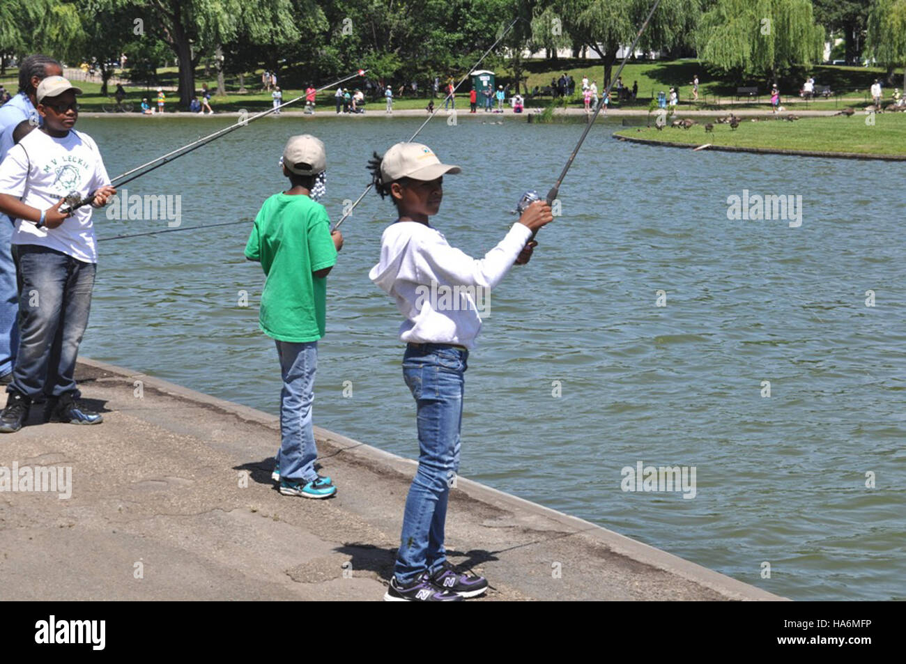 eddiesfisheriesfws 7157083391 Students from Leckie Elementary School at